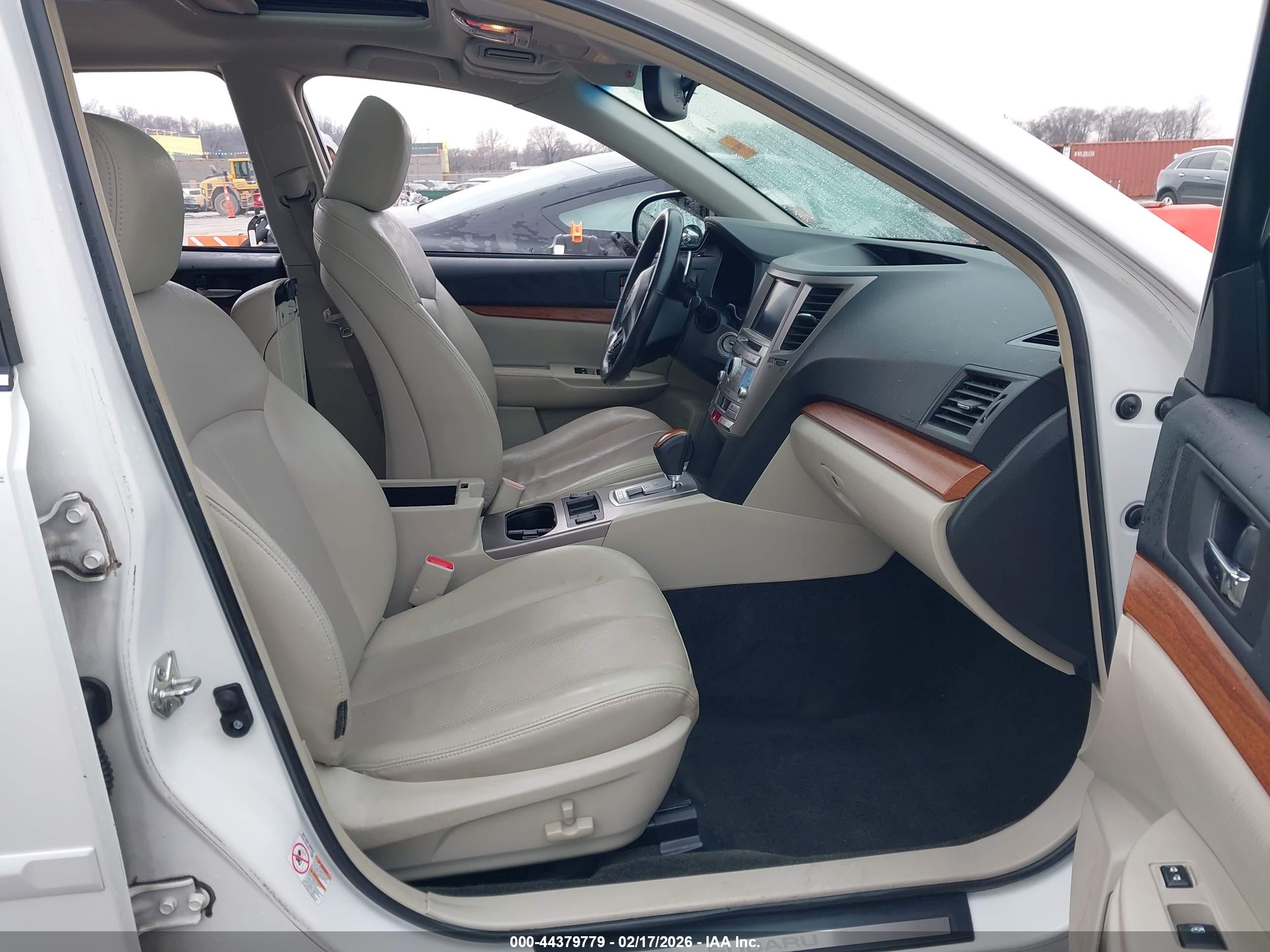 SUBARU OUTBACK image 5