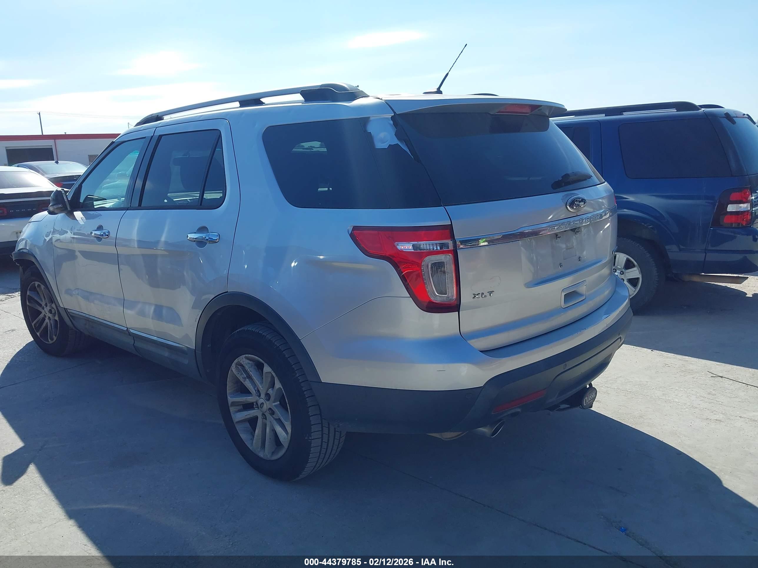 FORD EXPLORER image 3