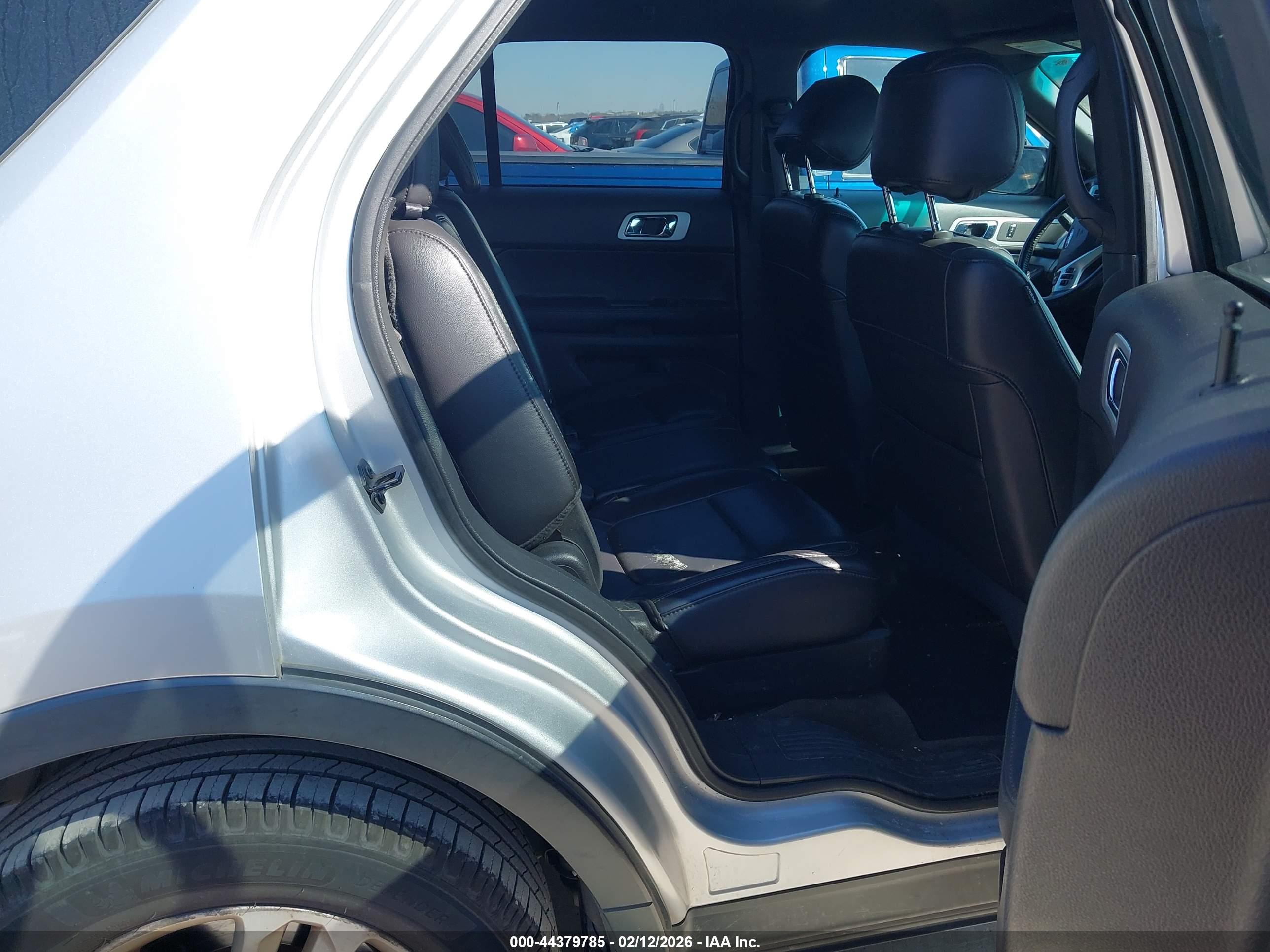 FORD EXPLORER image 8