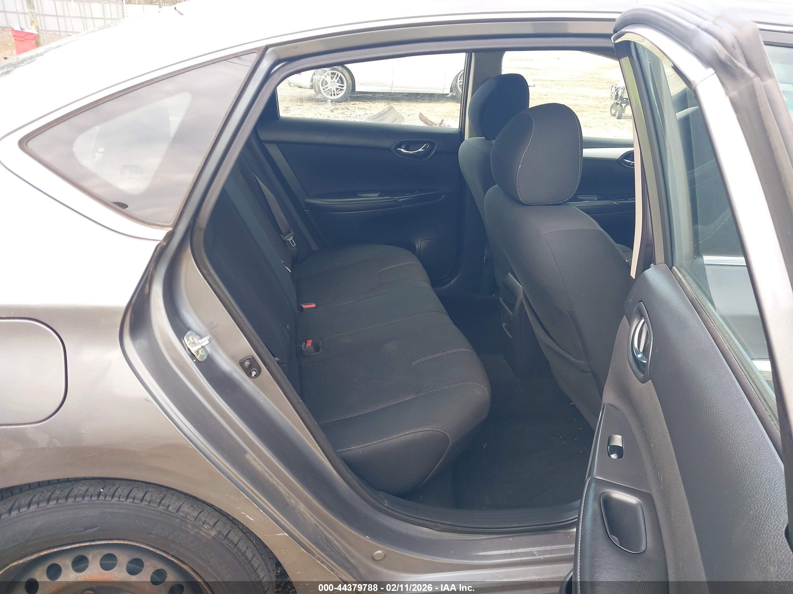 NISSAN SENTRA image 8