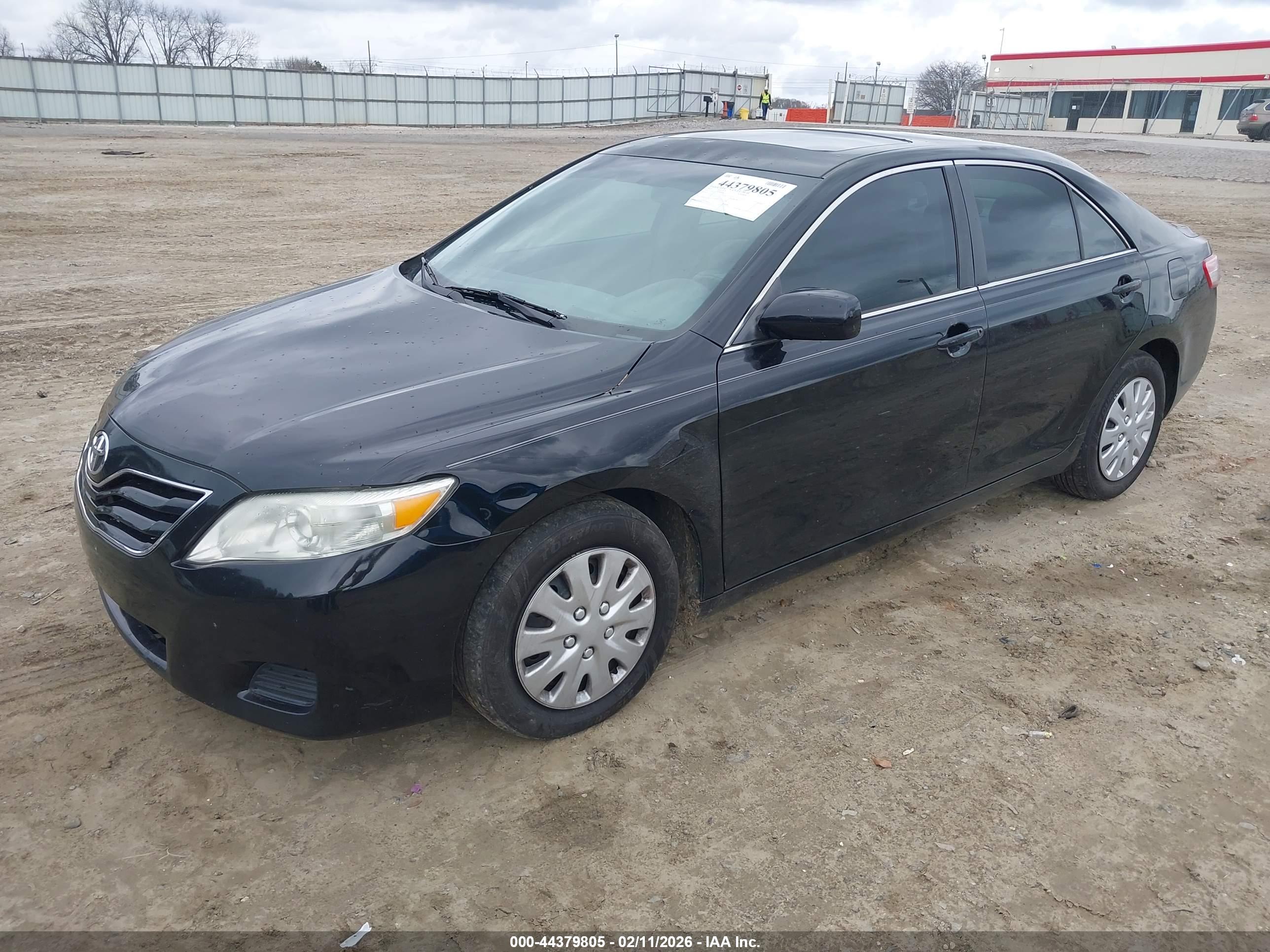 TOYOTA CAMRY image 2