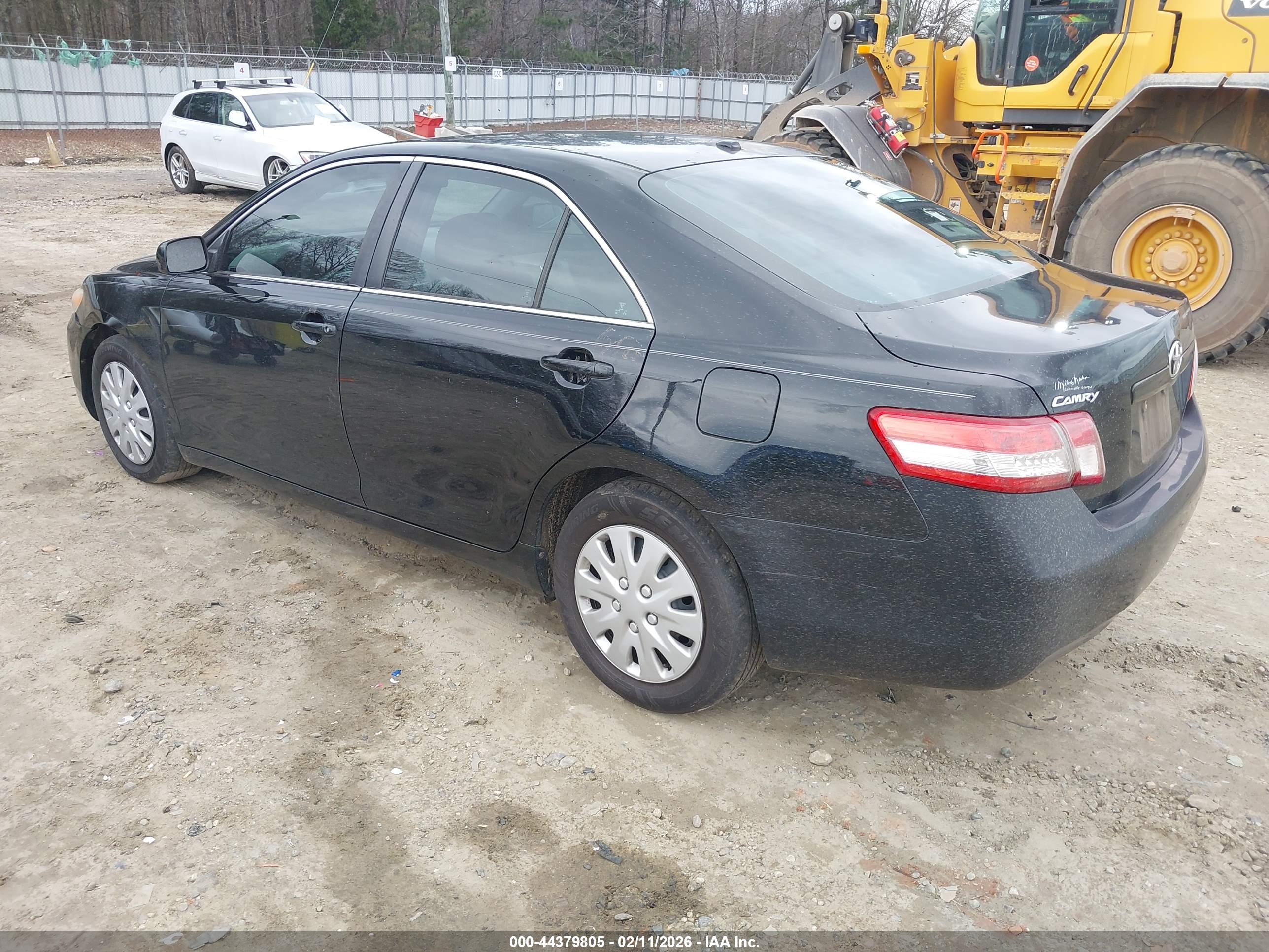 TOYOTA CAMRY image 3
