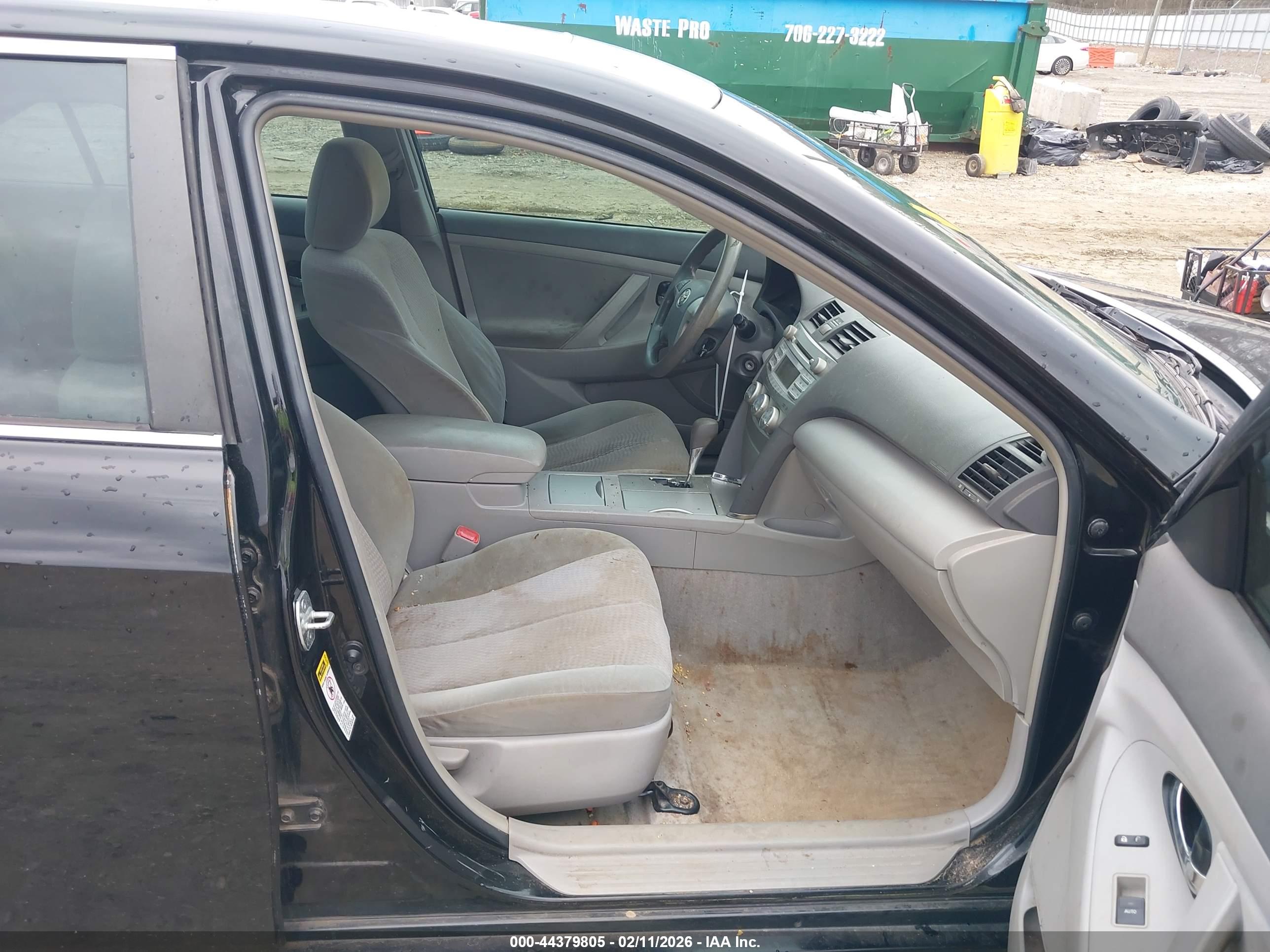 TOYOTA CAMRY image 5