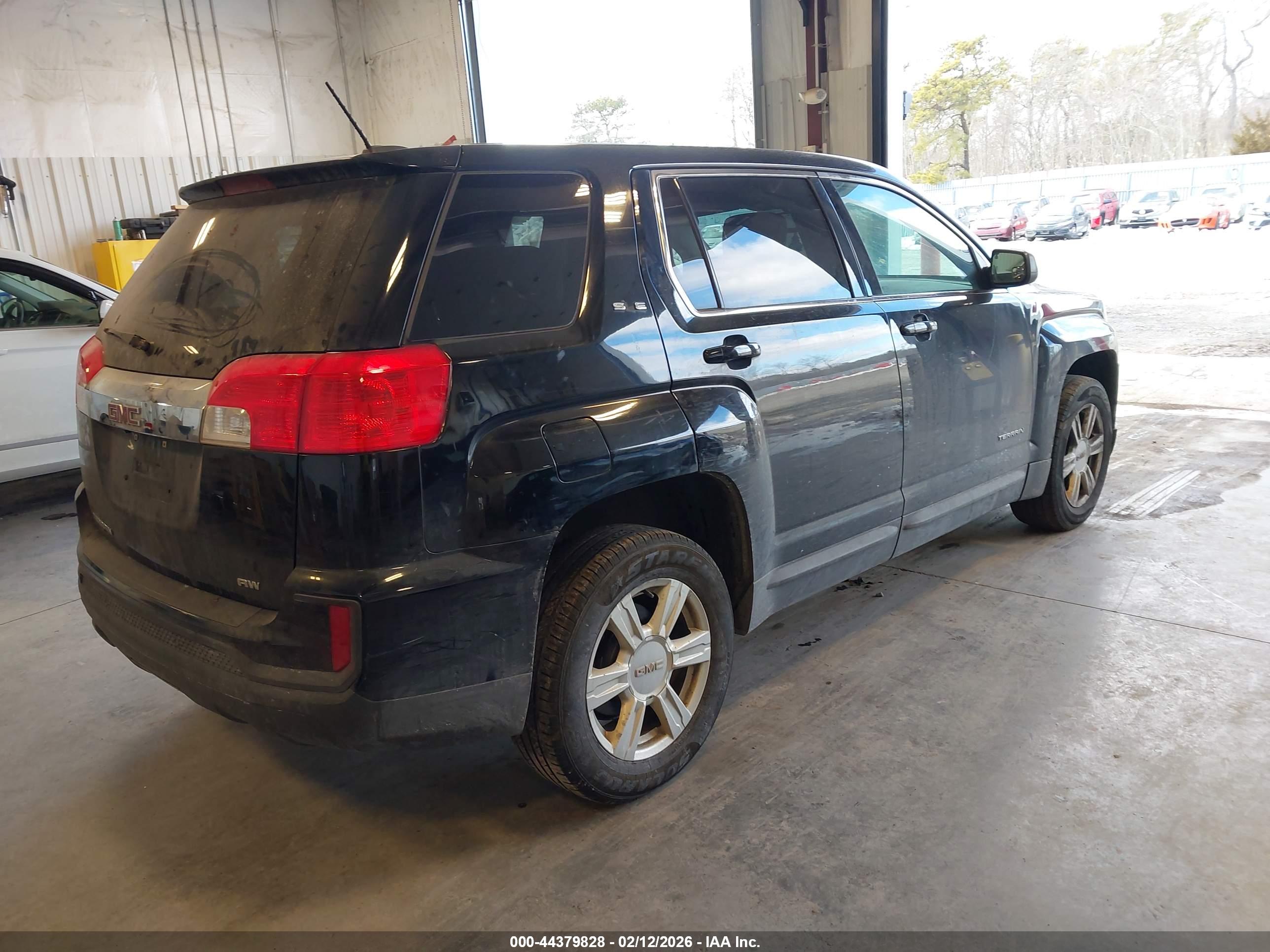 GMC TERRAIN image 4