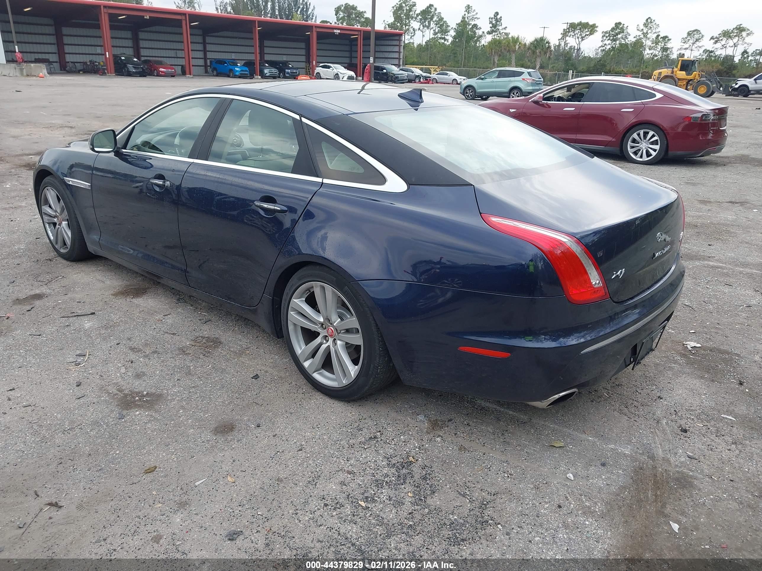 JAGUAR XJ image 3
