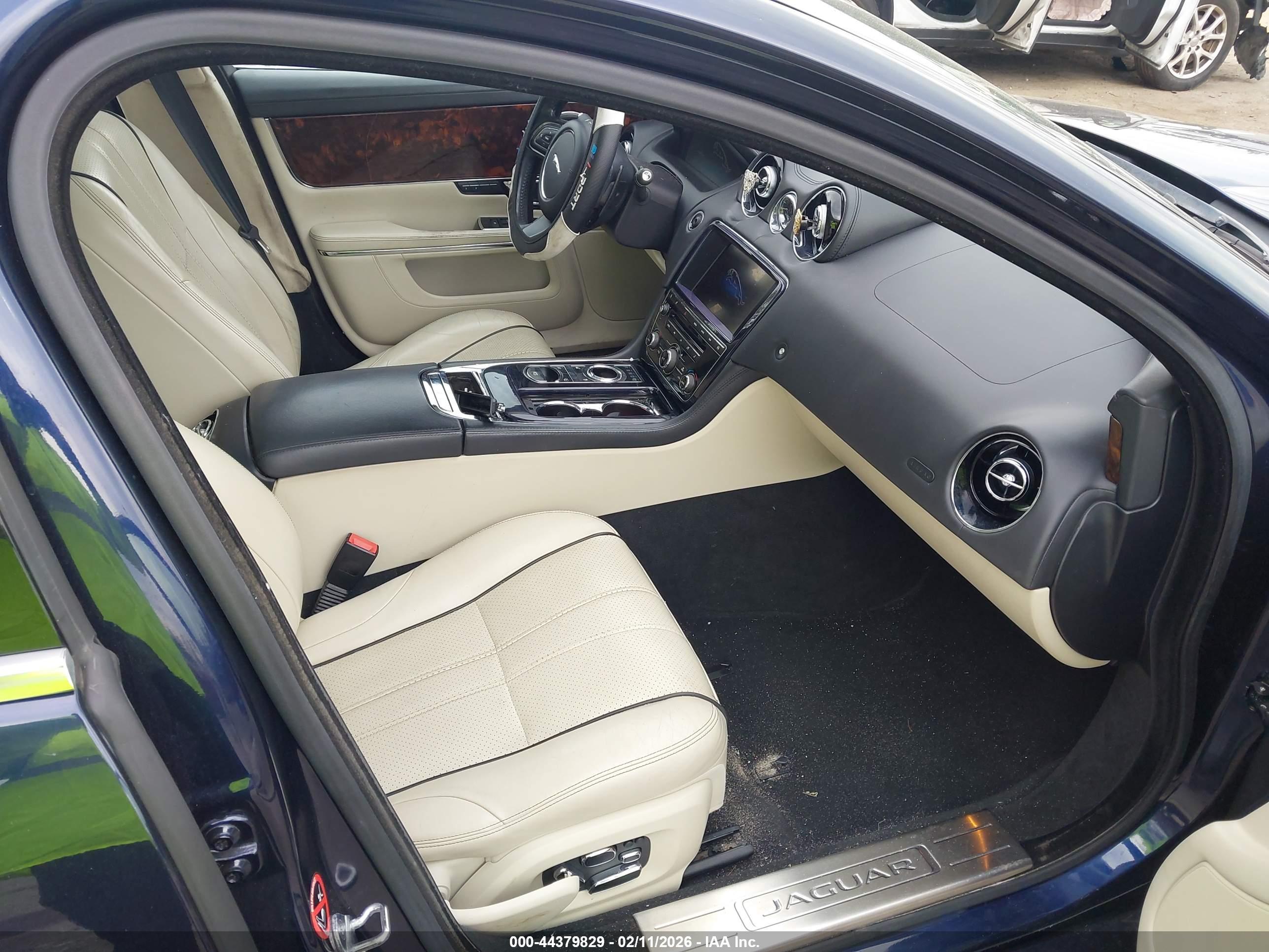 JAGUAR XJ image 5