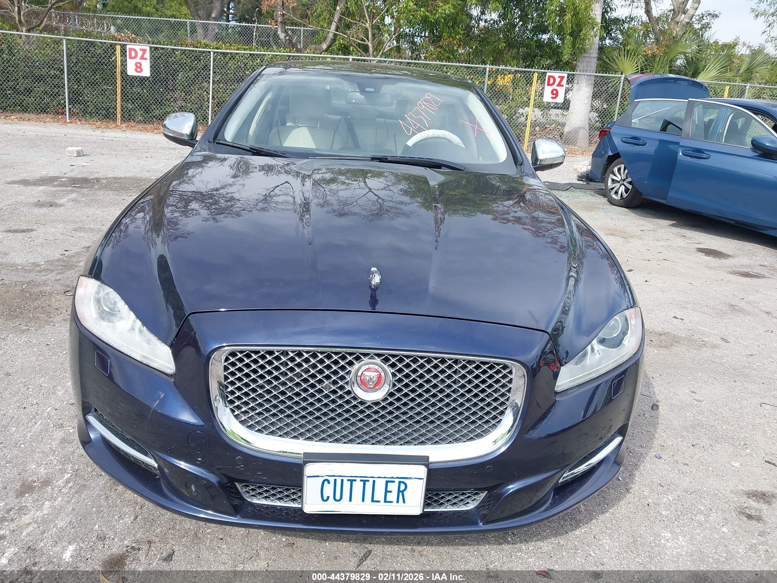 JAGUAR XJ image 6