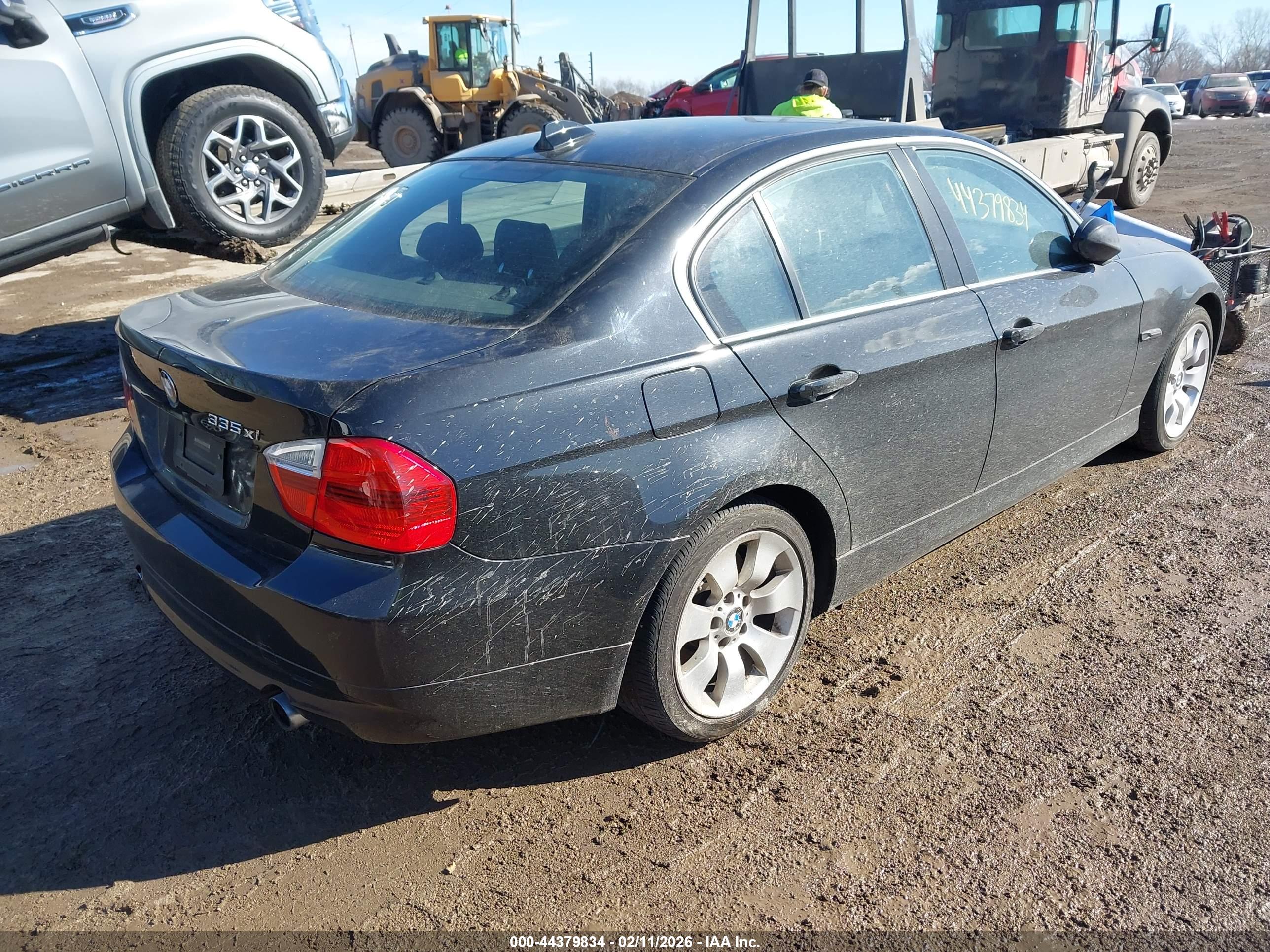BMW 335XI image 4