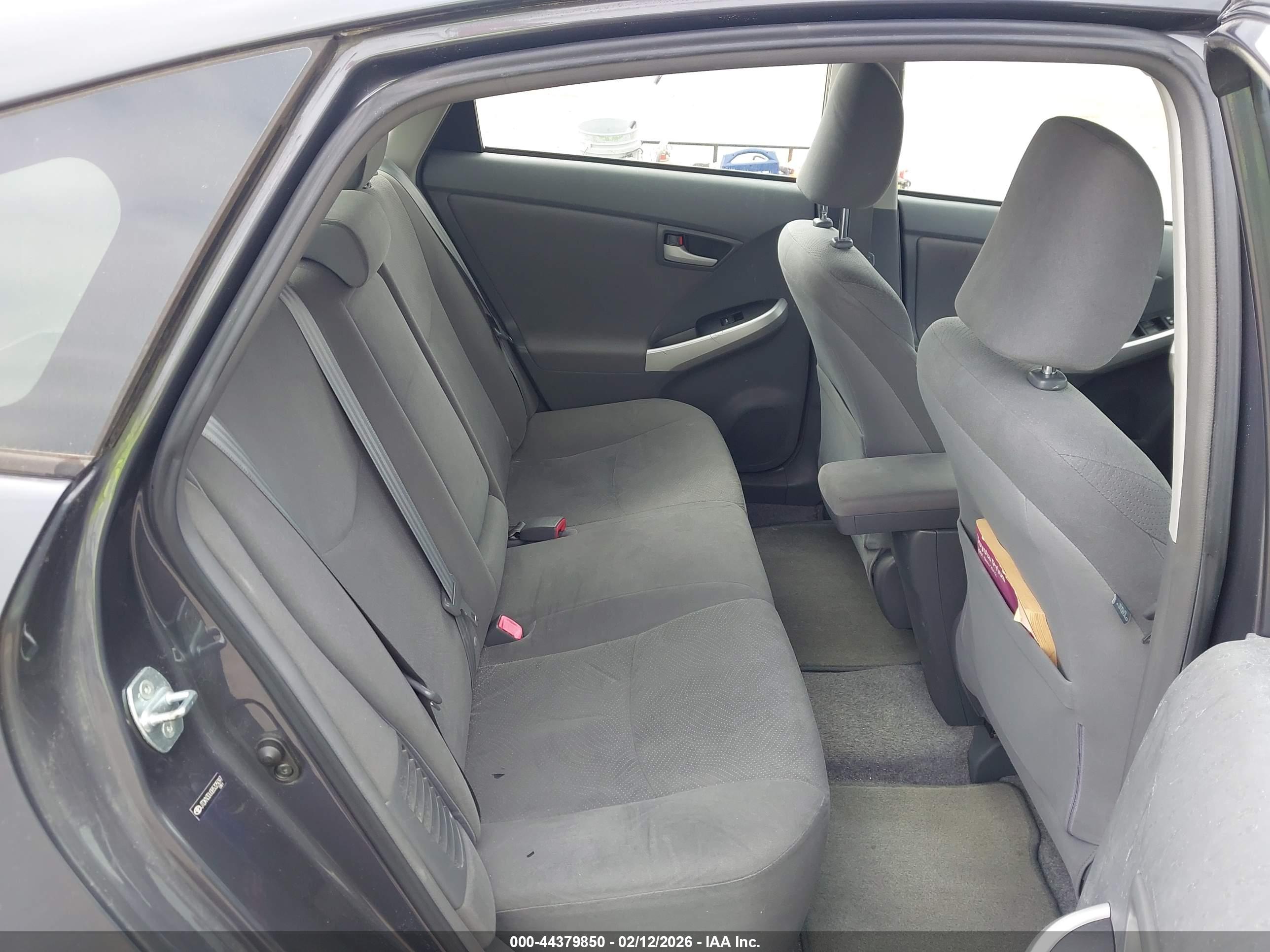 TOYOTA PRIUS image 8