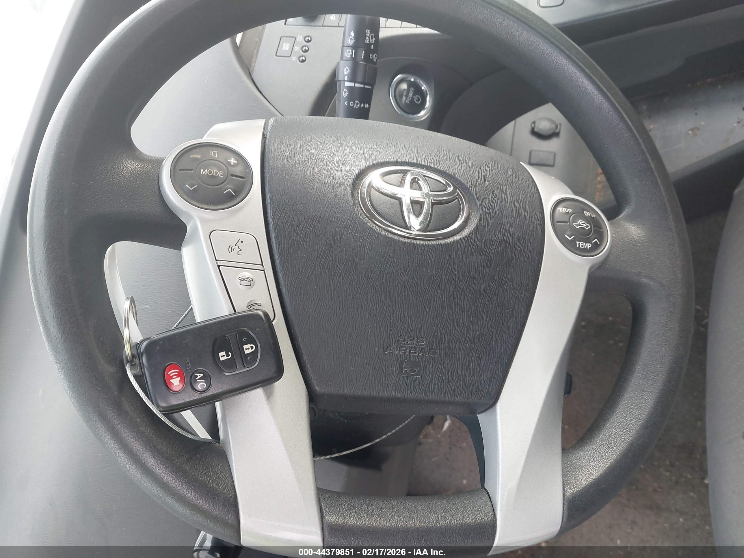 TOYOTA PRIUS image 11