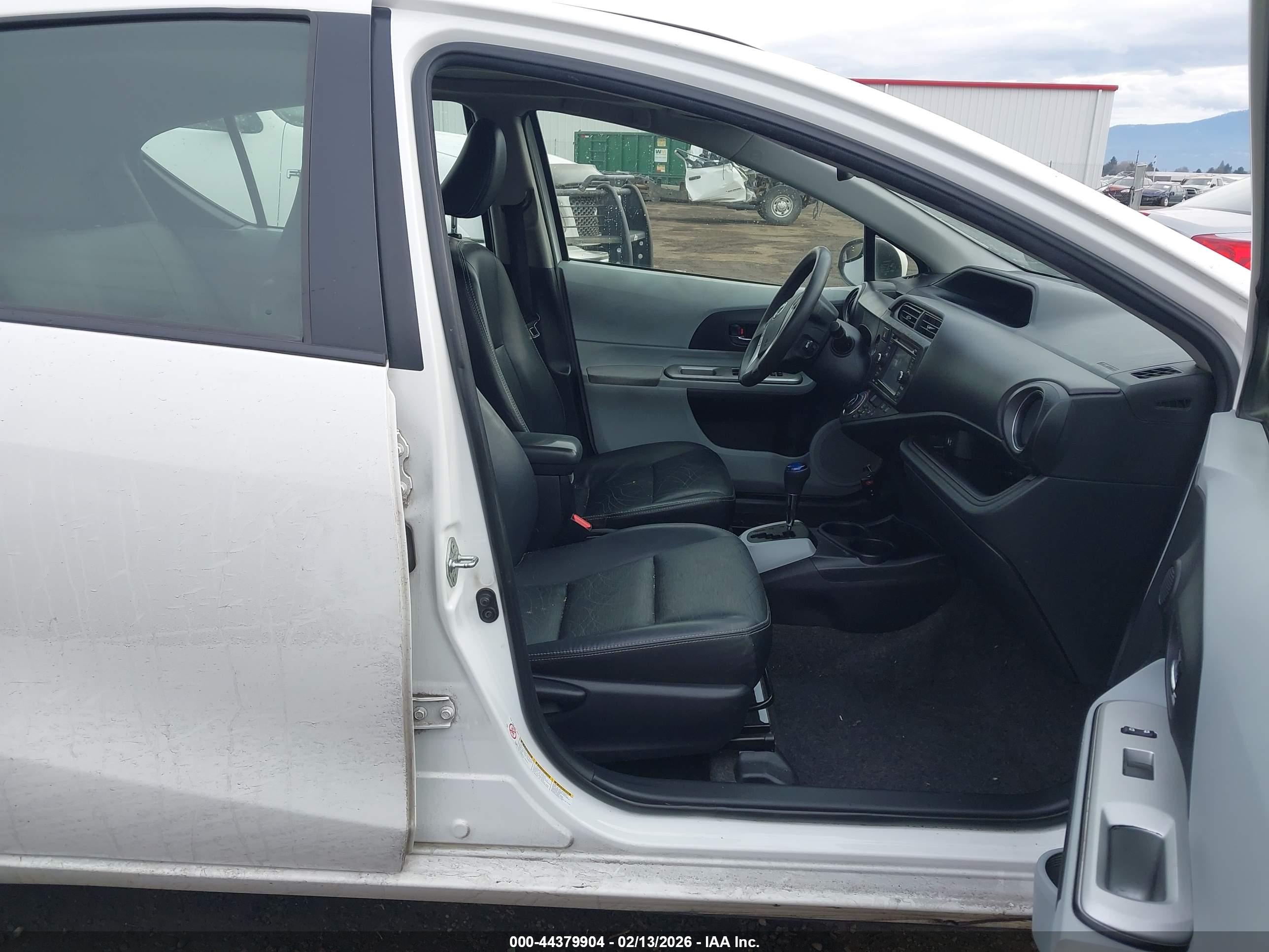 TOYOTA PRIUS image 5