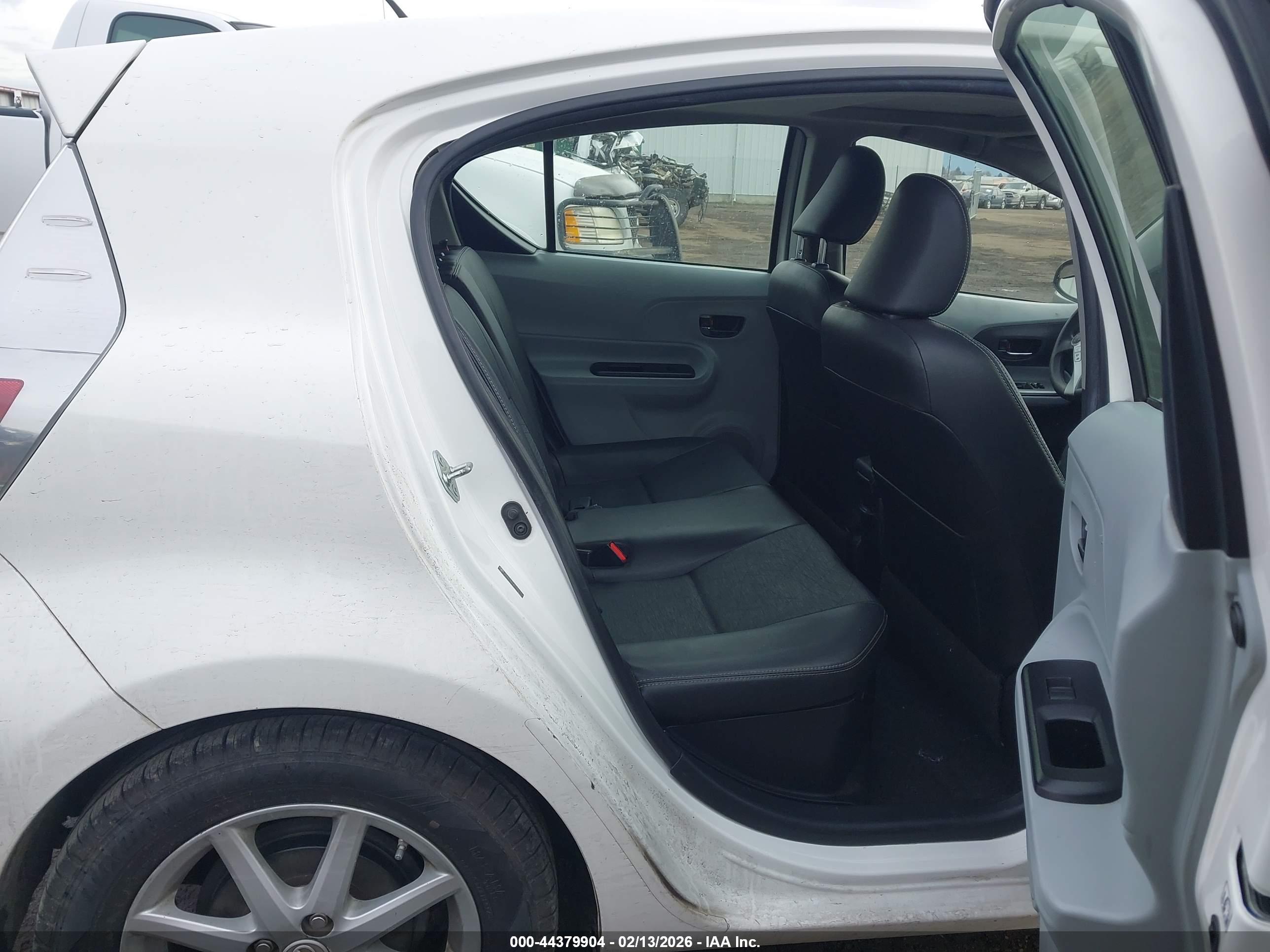 TOYOTA PRIUS image 8