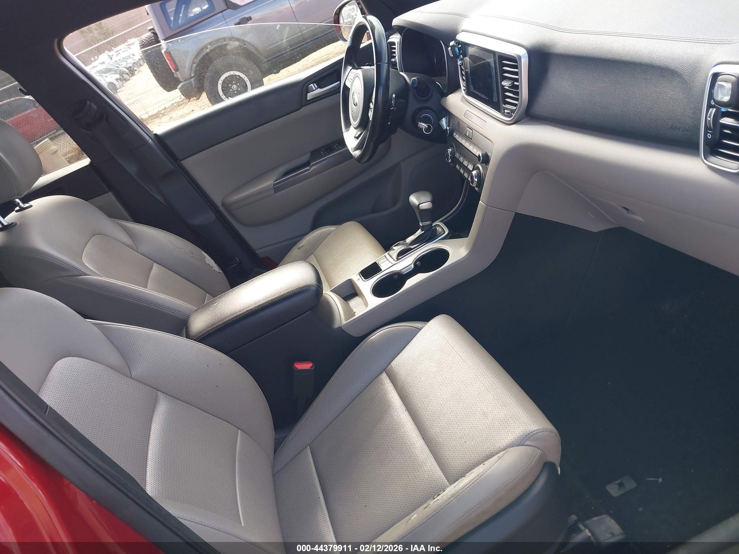 KIA SPORTAGE image 5