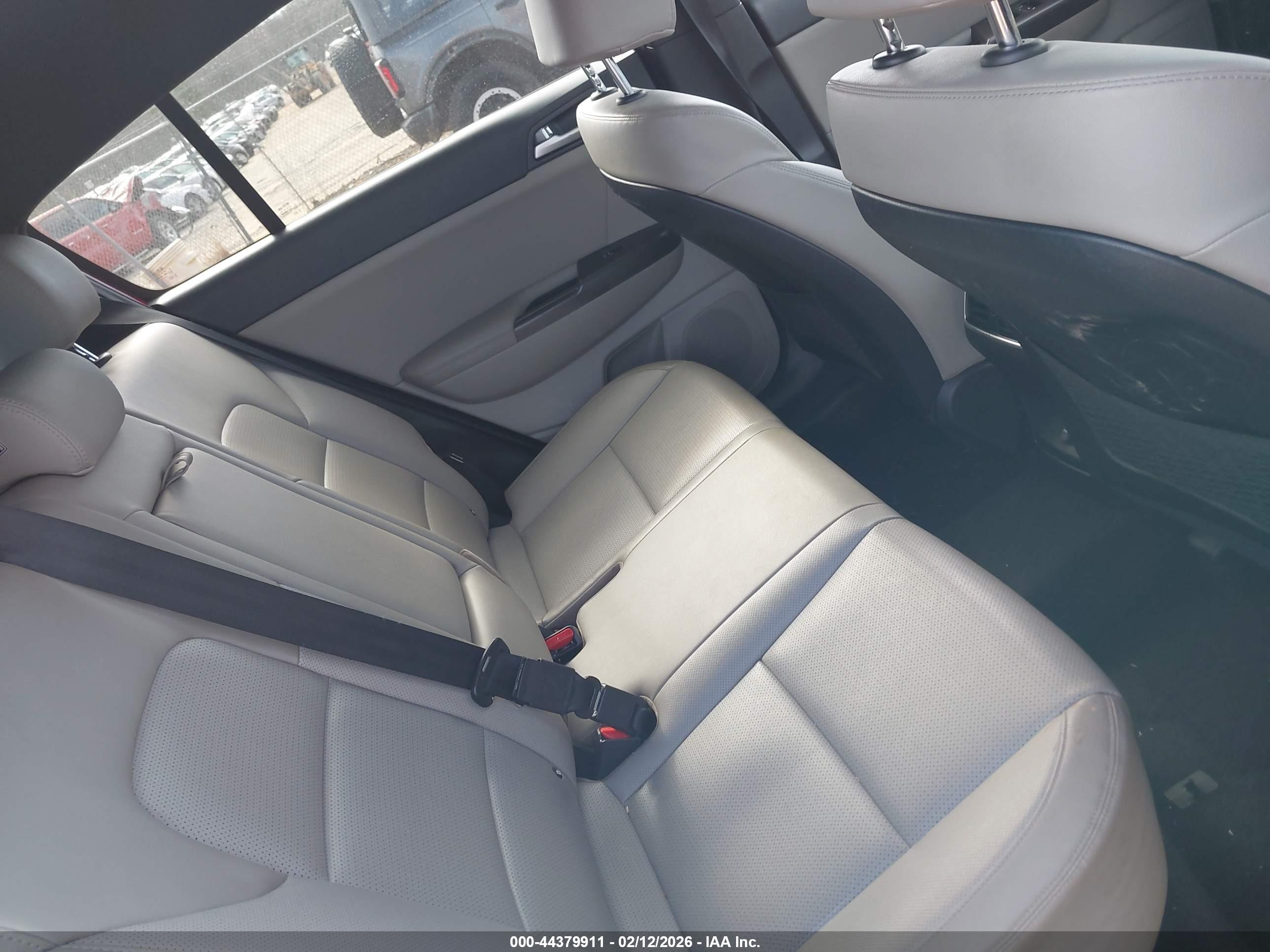 KIA SPORTAGE image 8