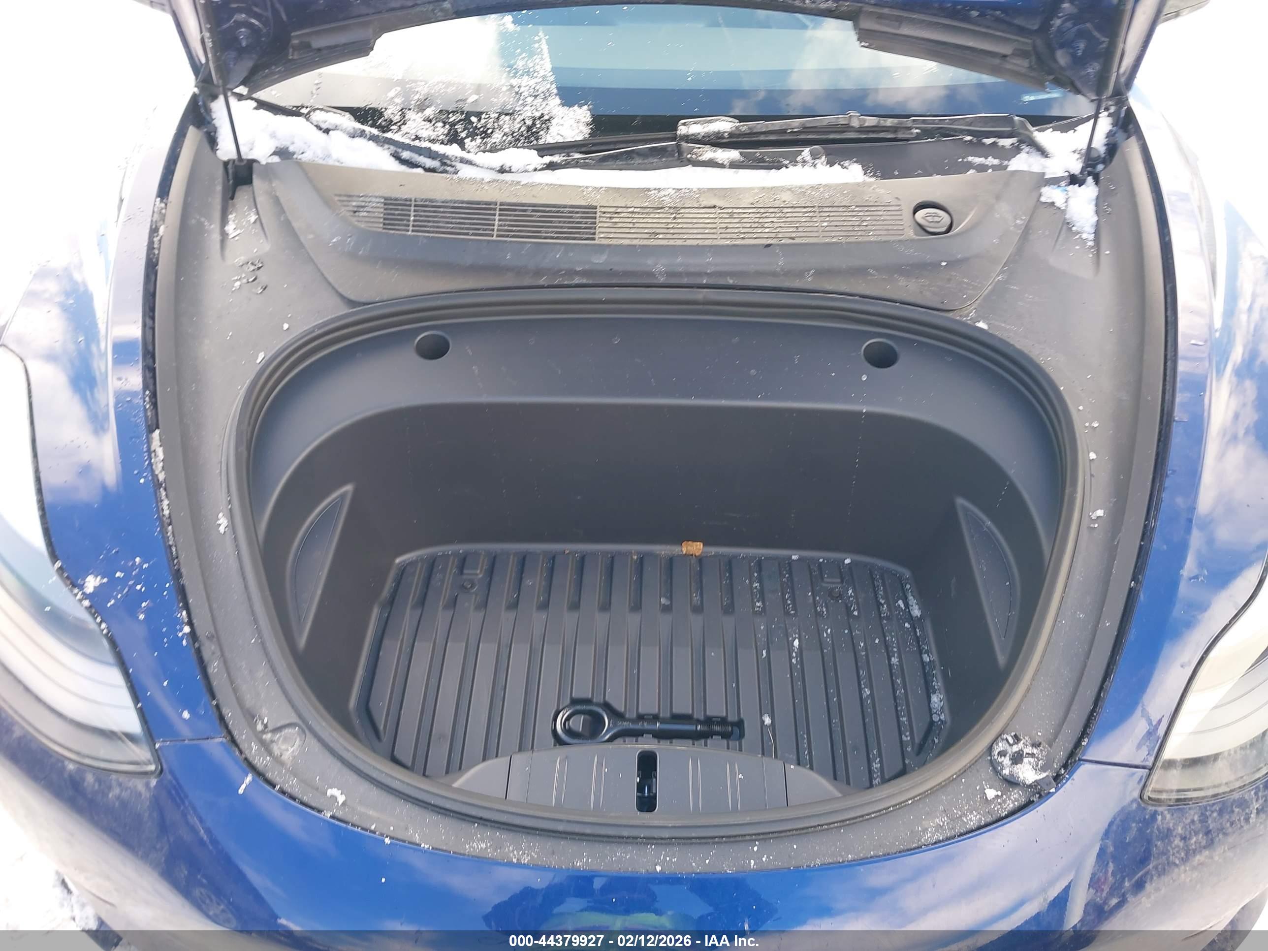 TESLA MODEL image 10