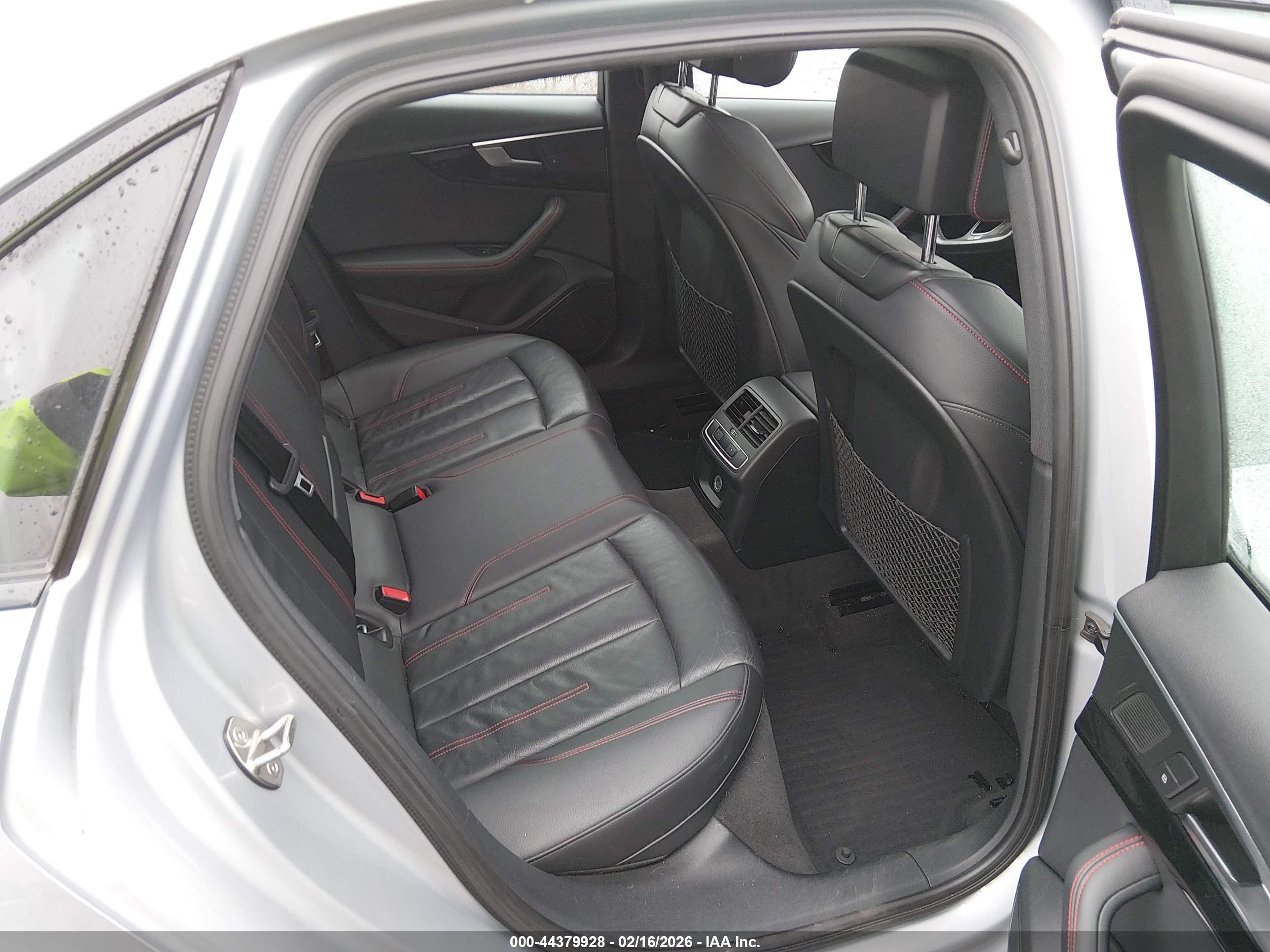AUDI A4 image 8