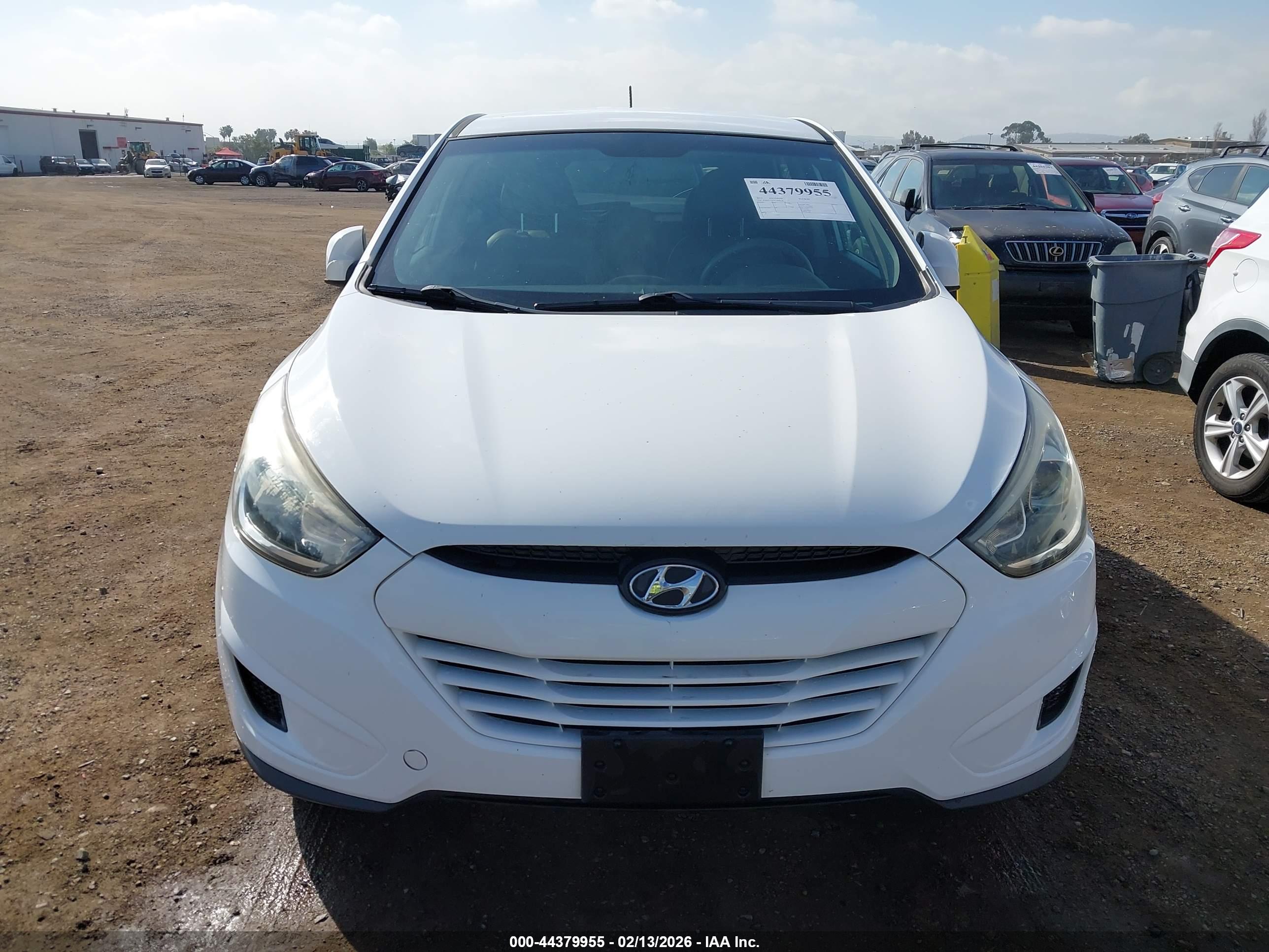 HYUNDAI TUCSON image 6