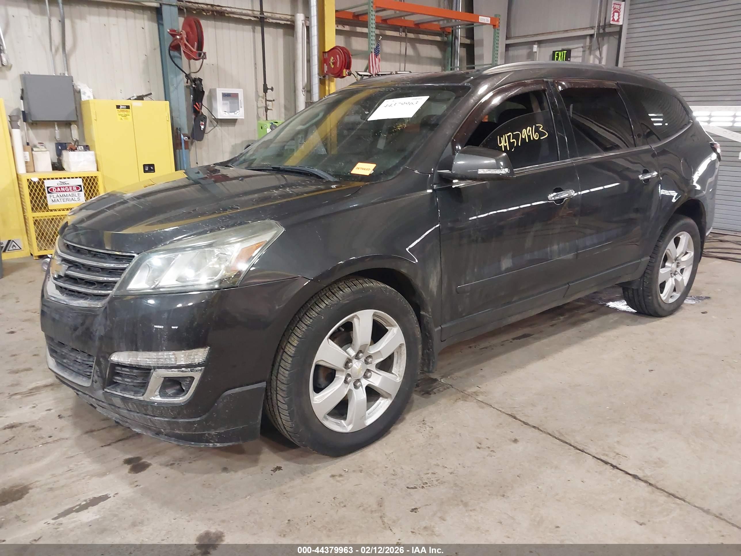 CHEVROLET TRAVERSE image 2