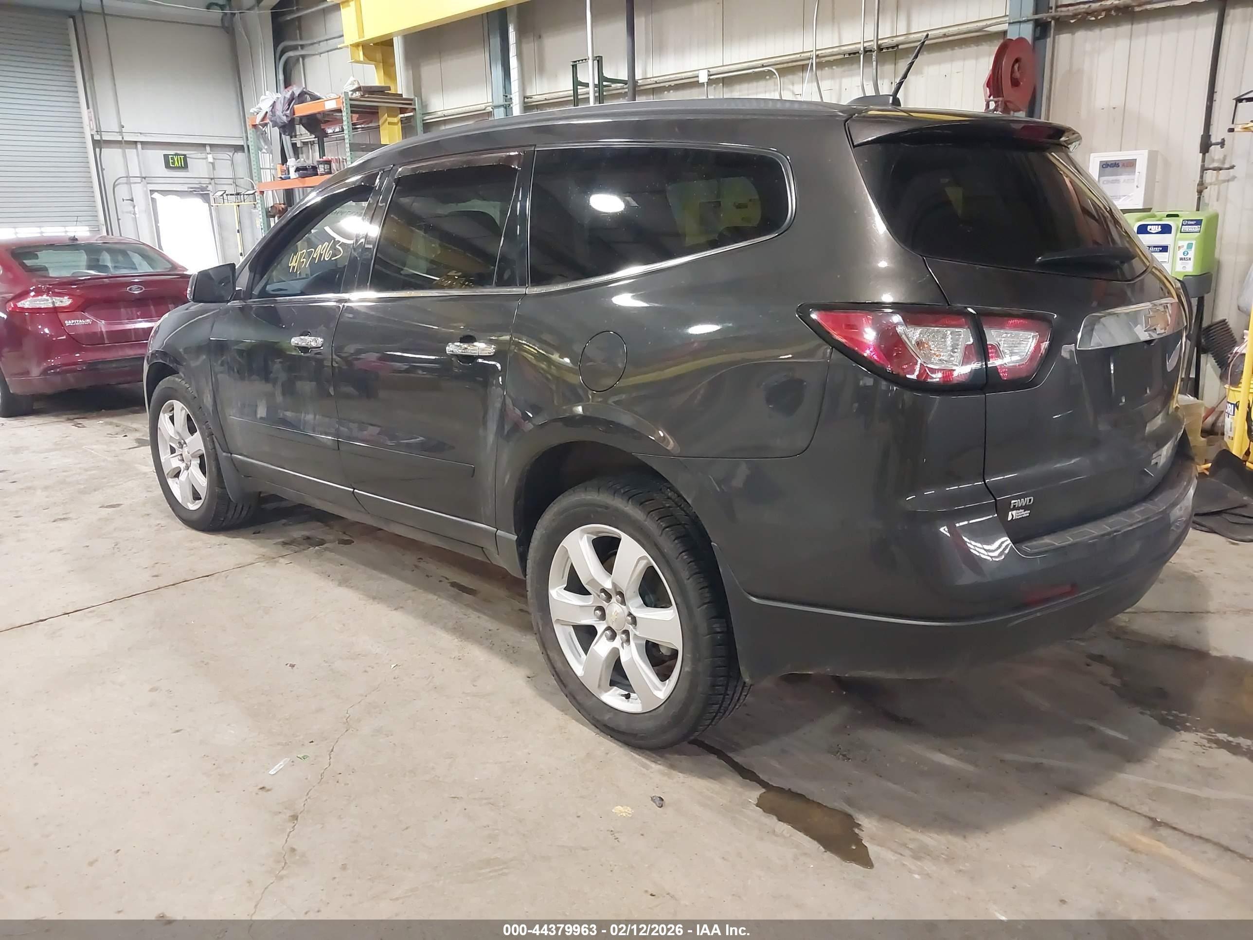 CHEVROLET TRAVERSE image 3