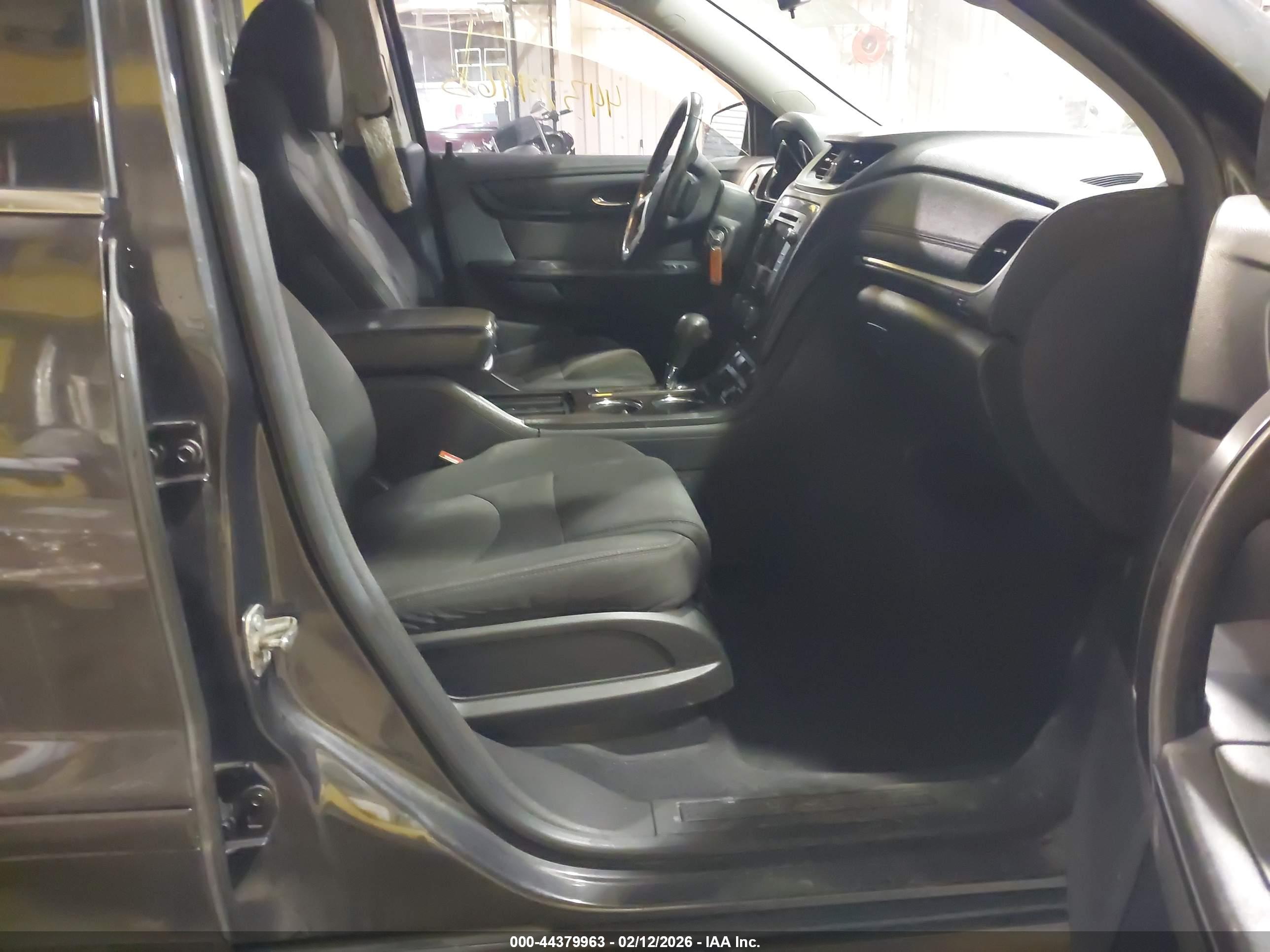 CHEVROLET TRAVERSE image 5