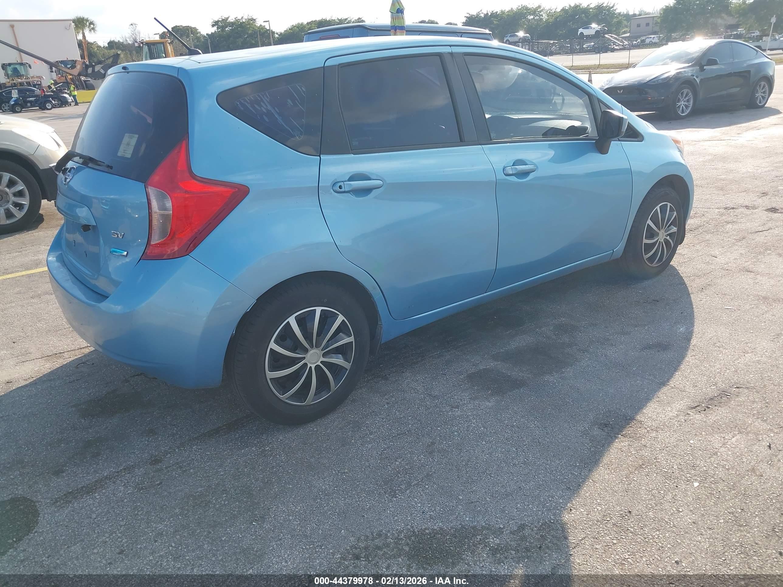 NISSAN VERSA image 4