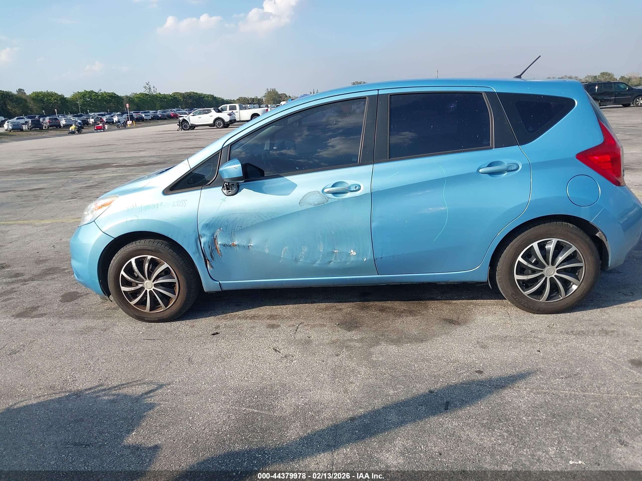 NISSAN VERSA image 6