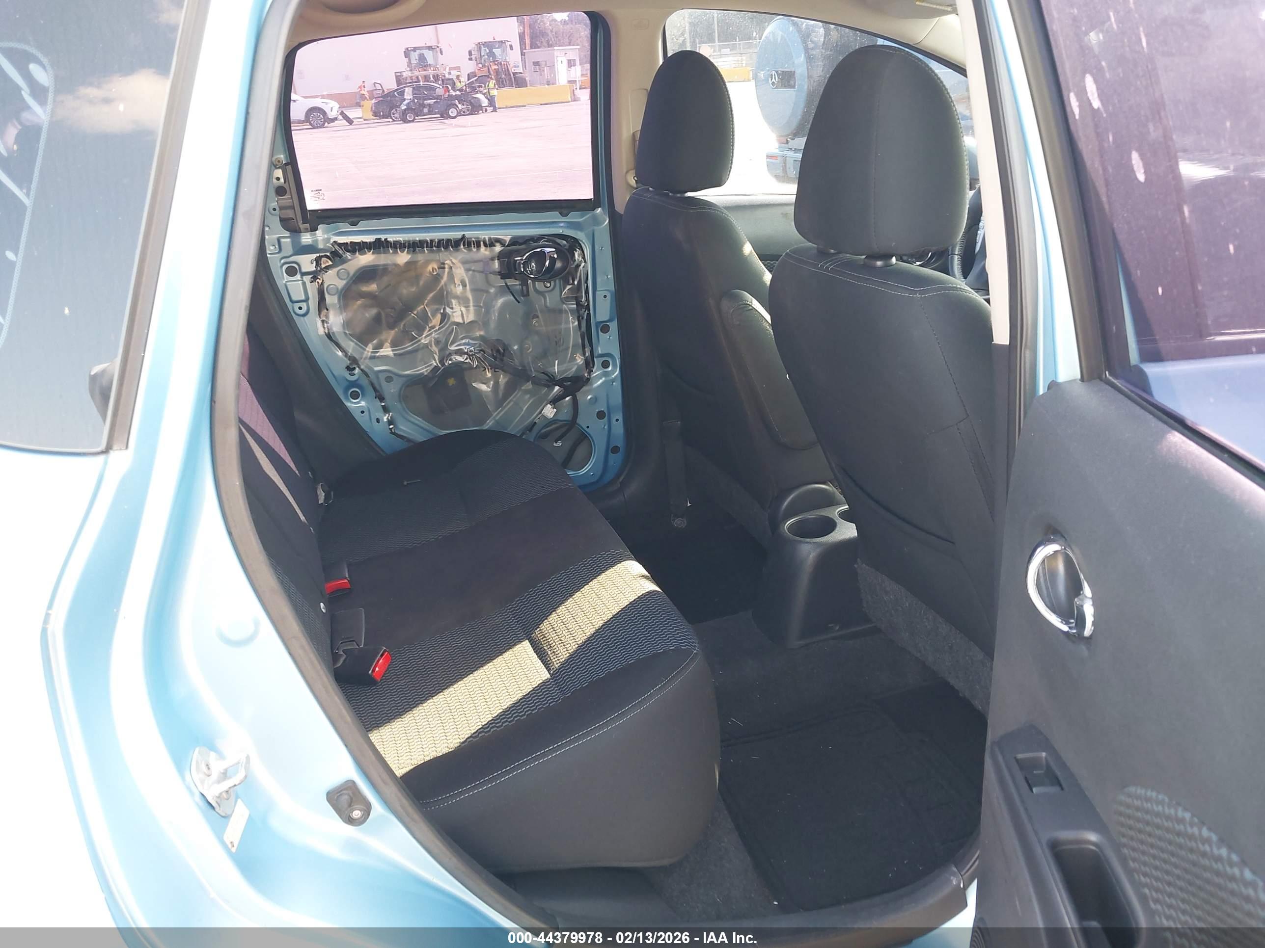 NISSAN VERSA image 8