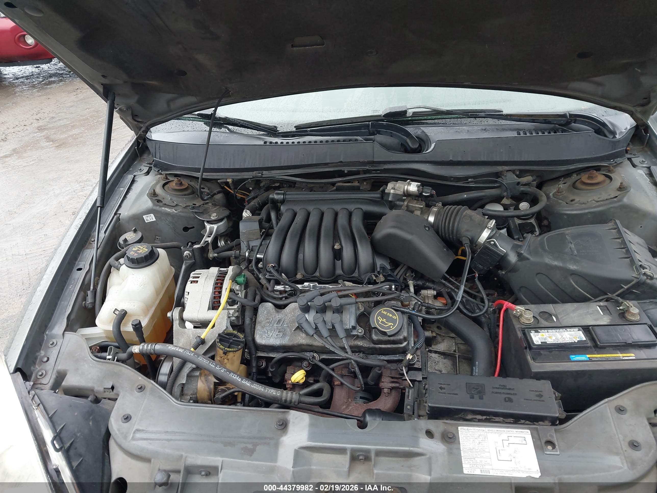 FORD TAURUS image 10