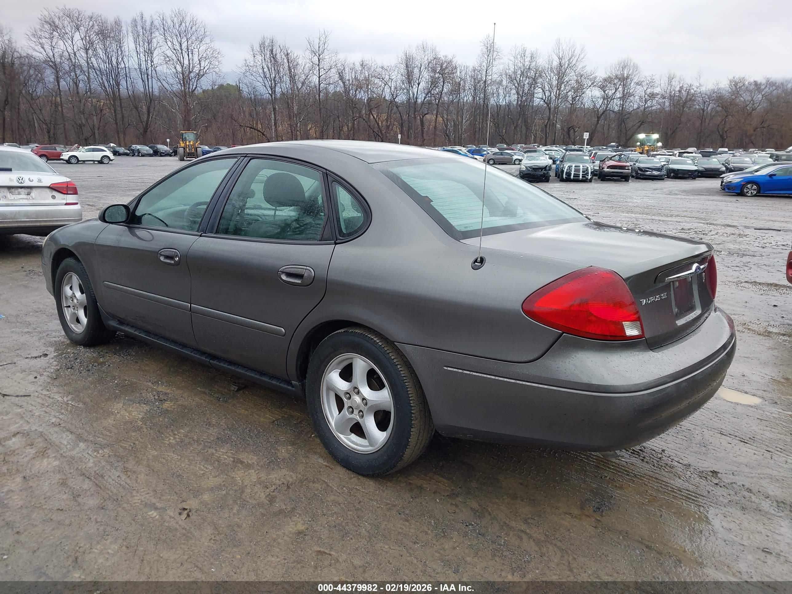FORD TAURUS image 3
