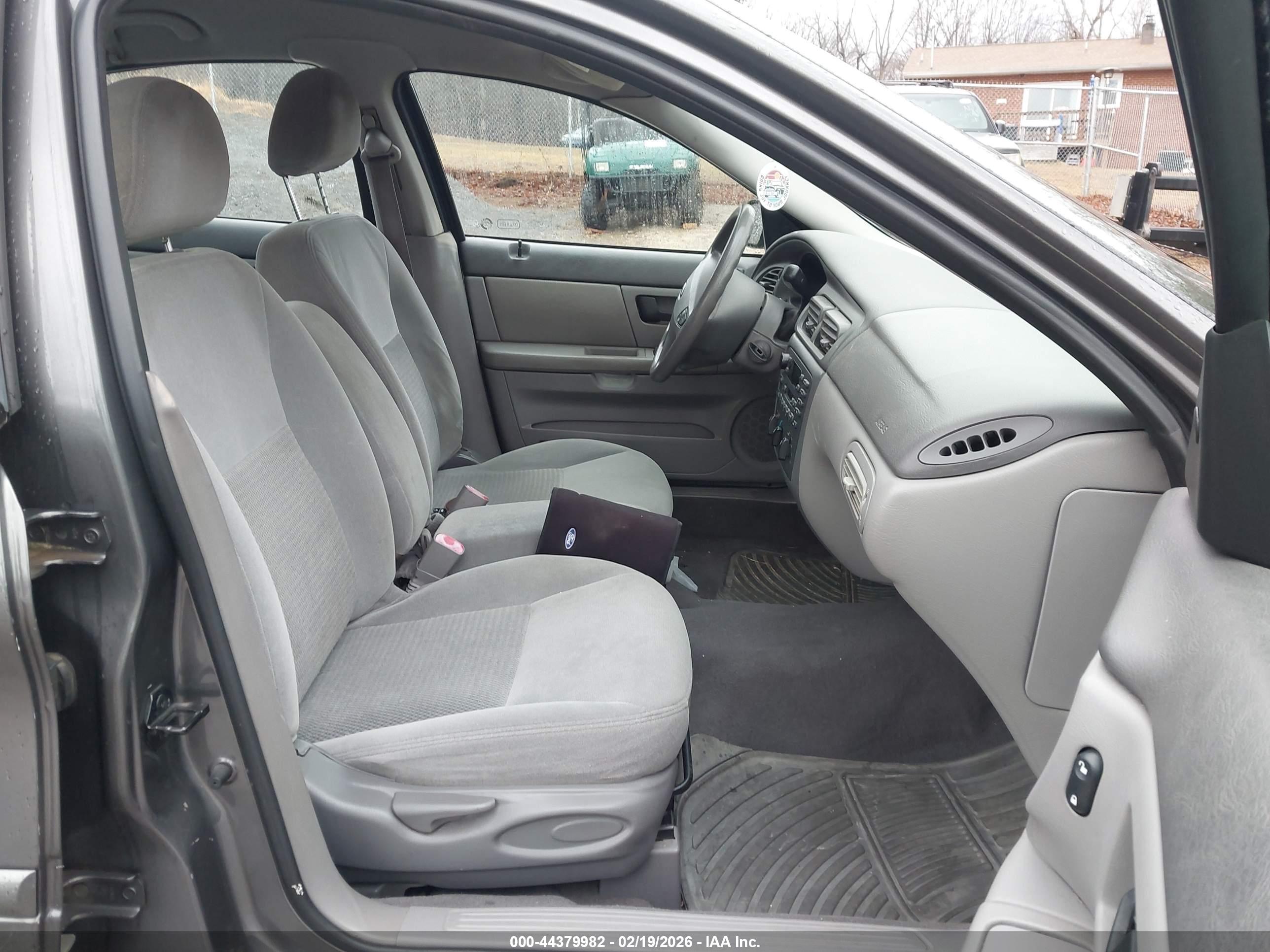 FORD TAURUS image 5