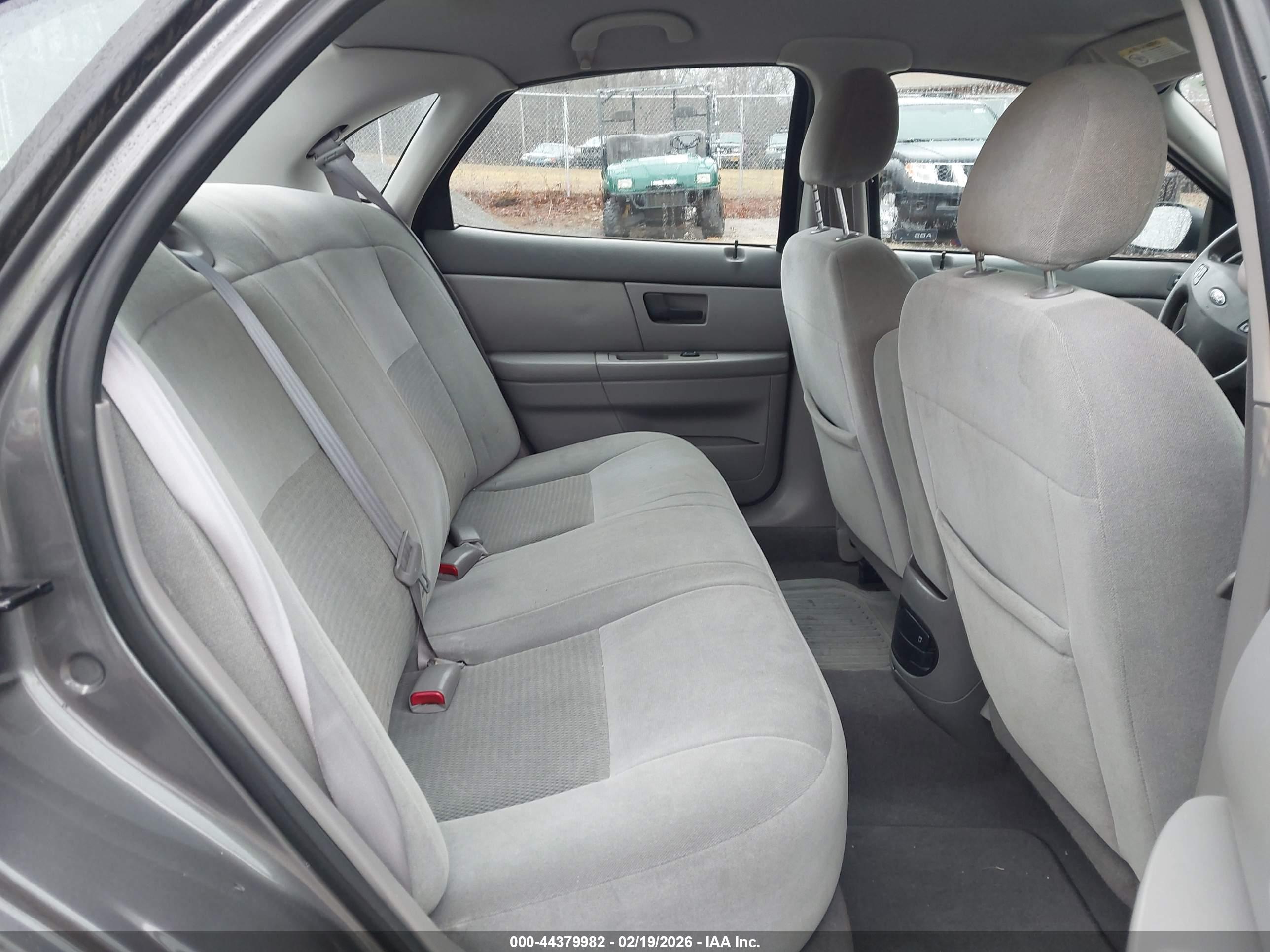 FORD TAURUS image 8