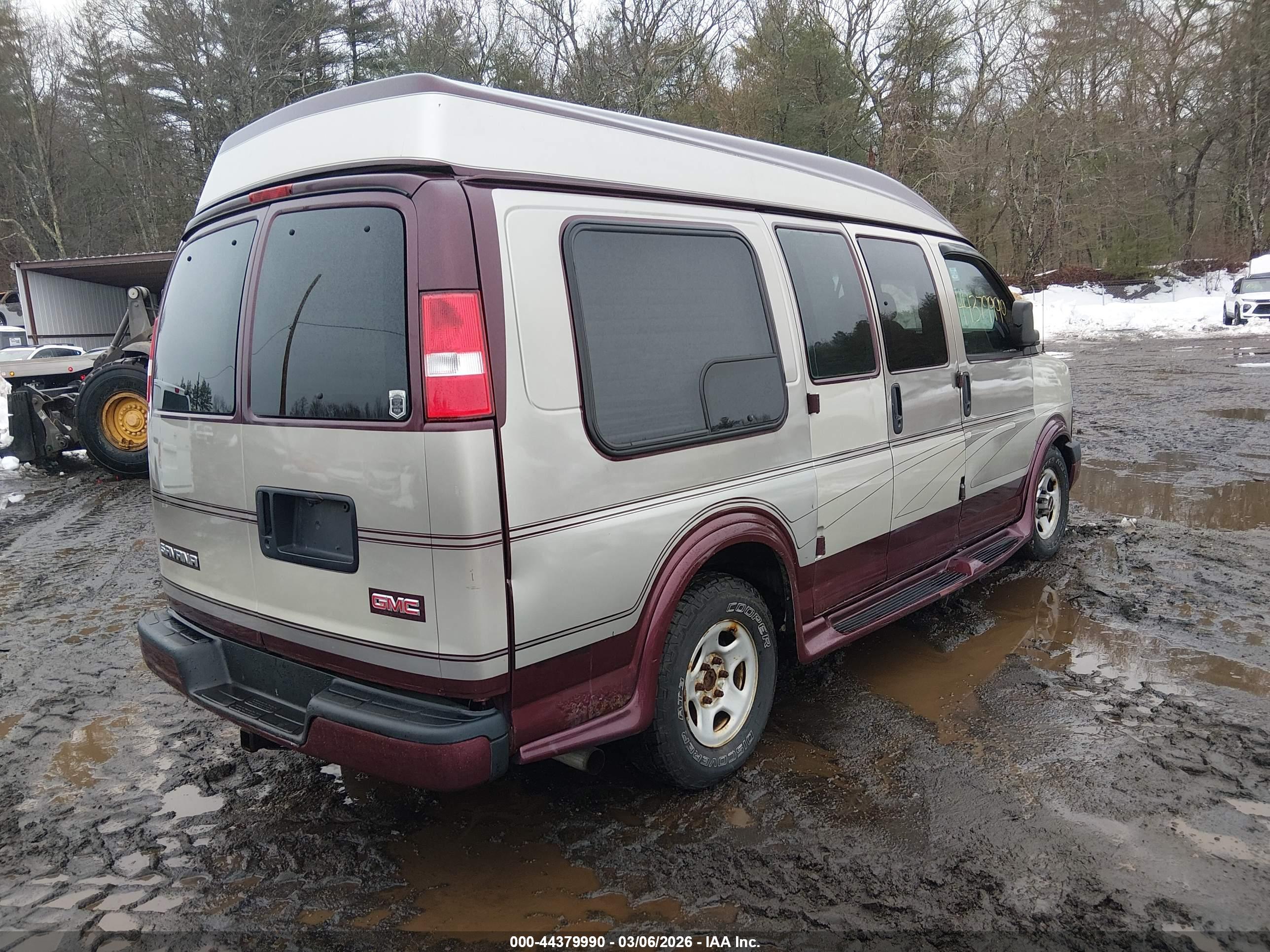 GMC SAVANA image 4