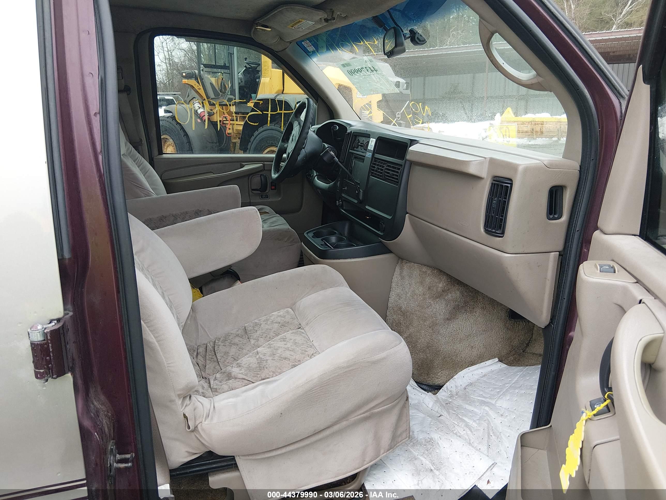 GMC SAVANA image 5
