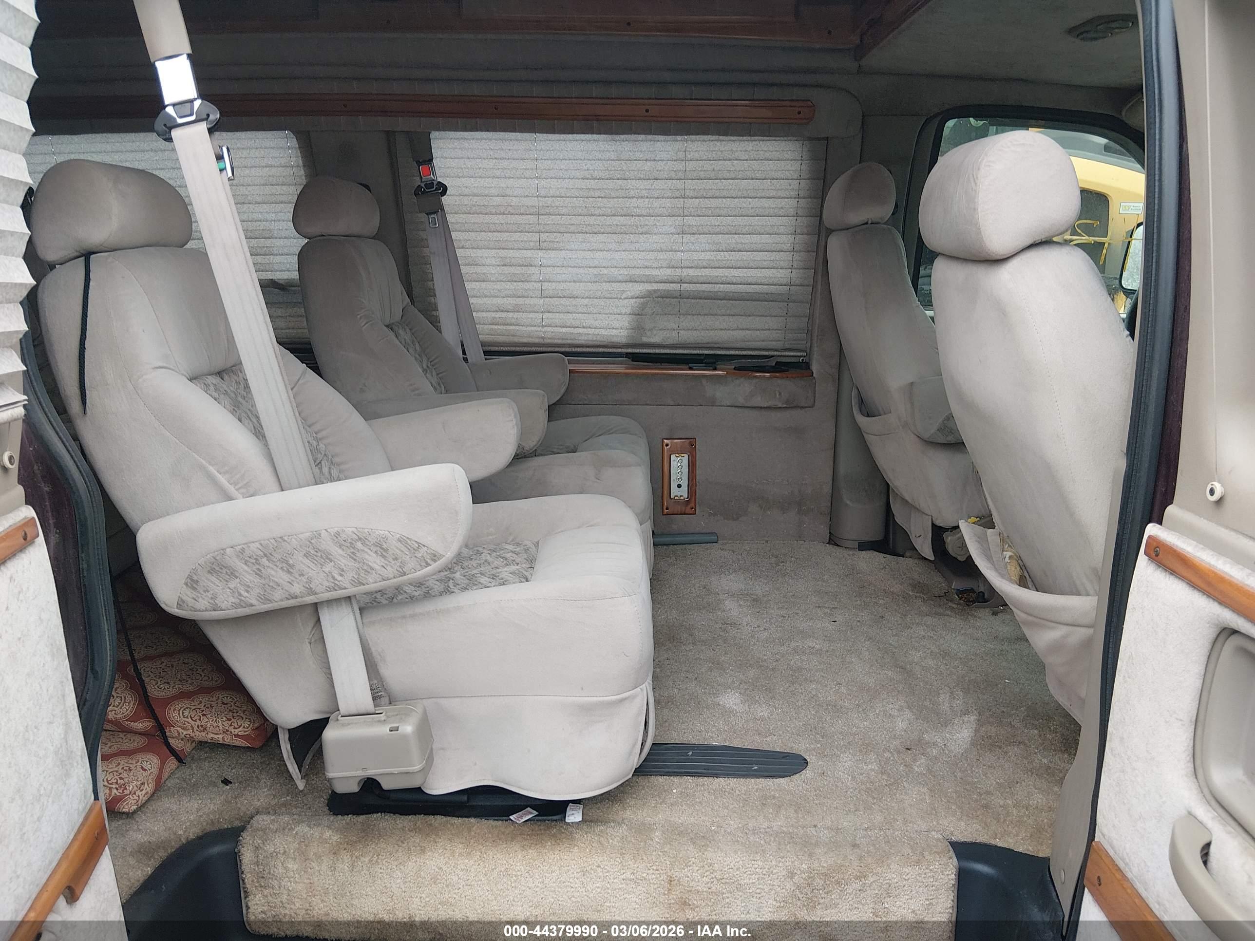 GMC SAVANA image 8