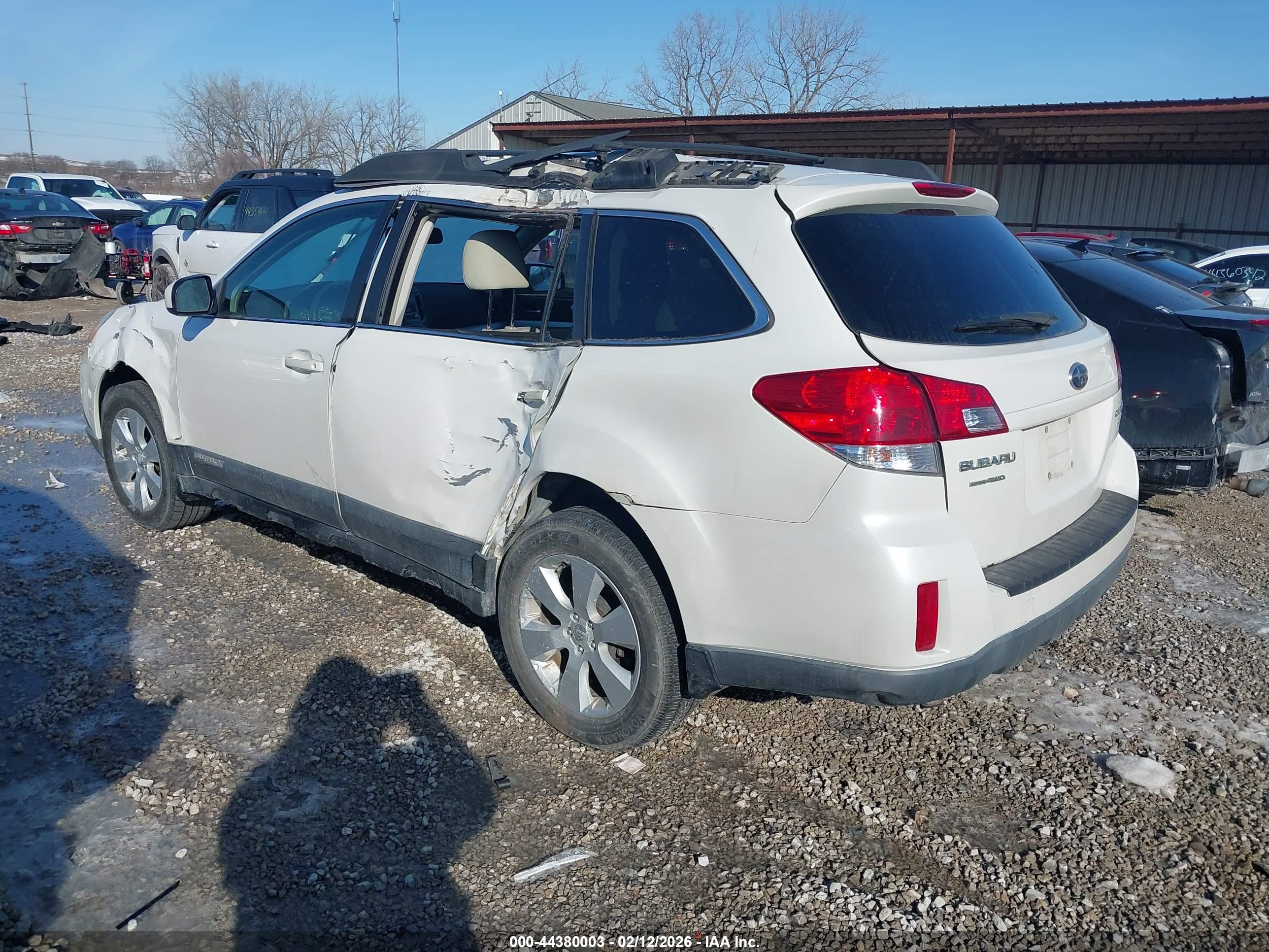 SUBARU OUTBACK image 3