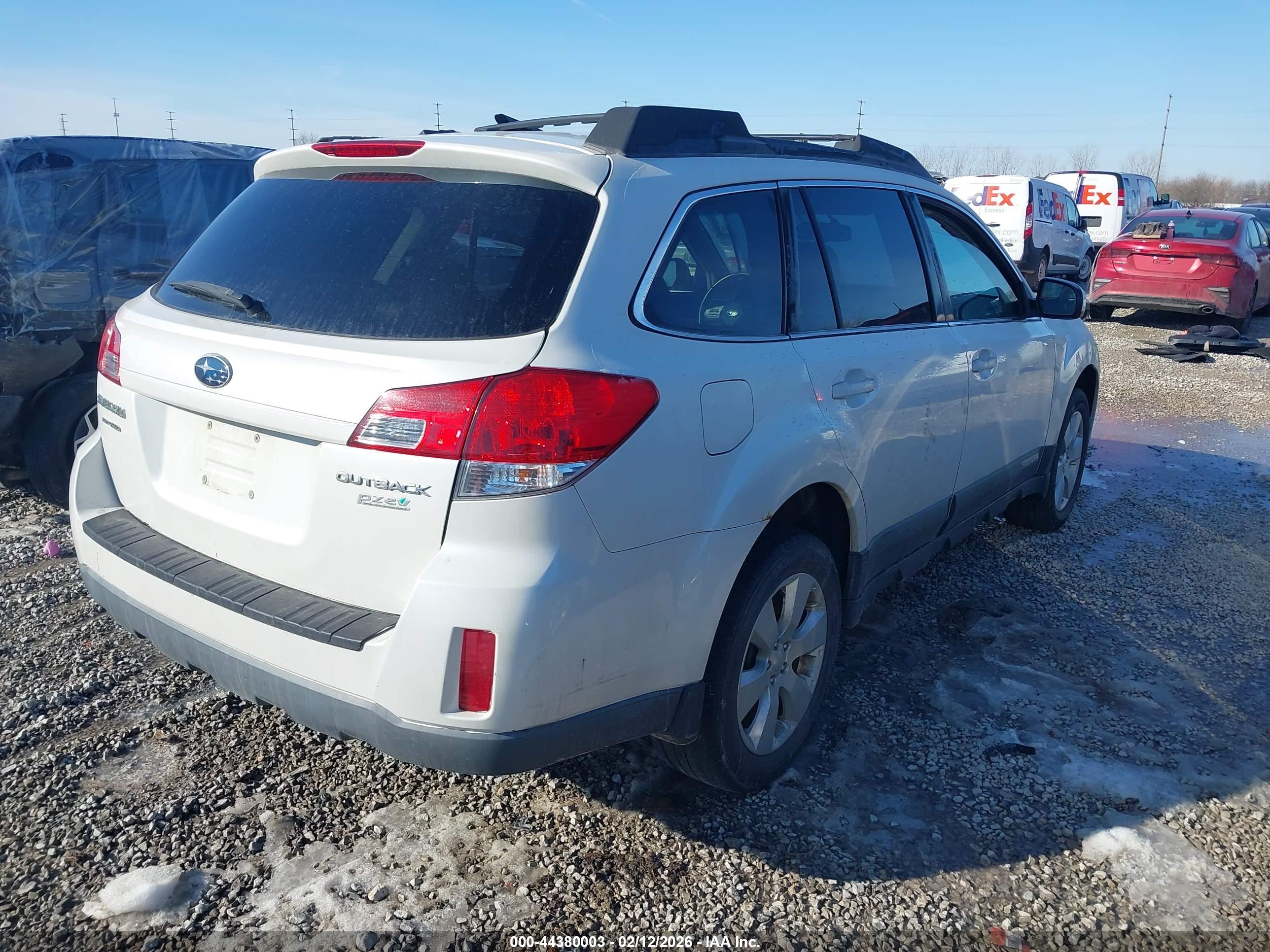 SUBARU OUTBACK image 4