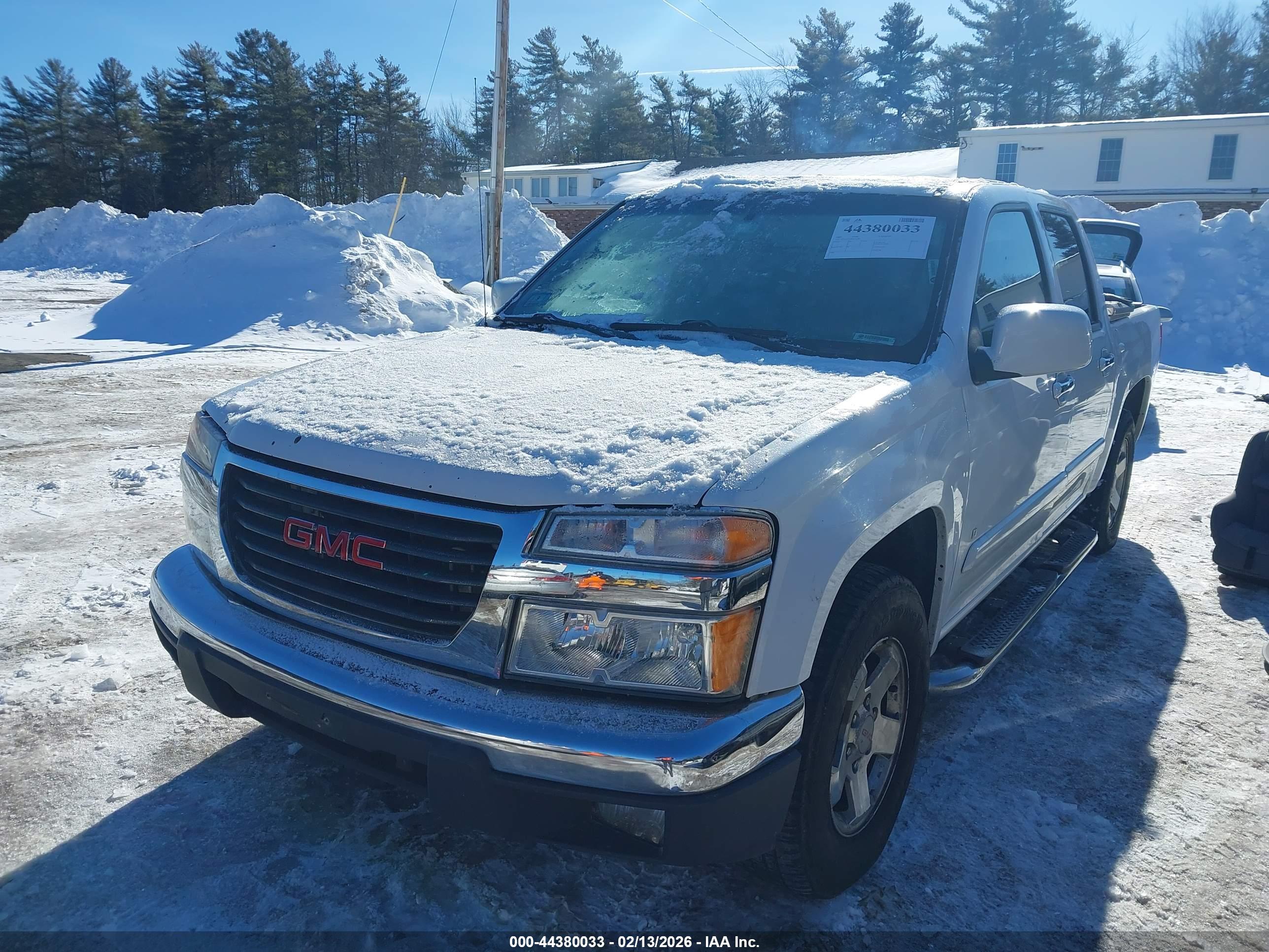 GMC CANYON image 2