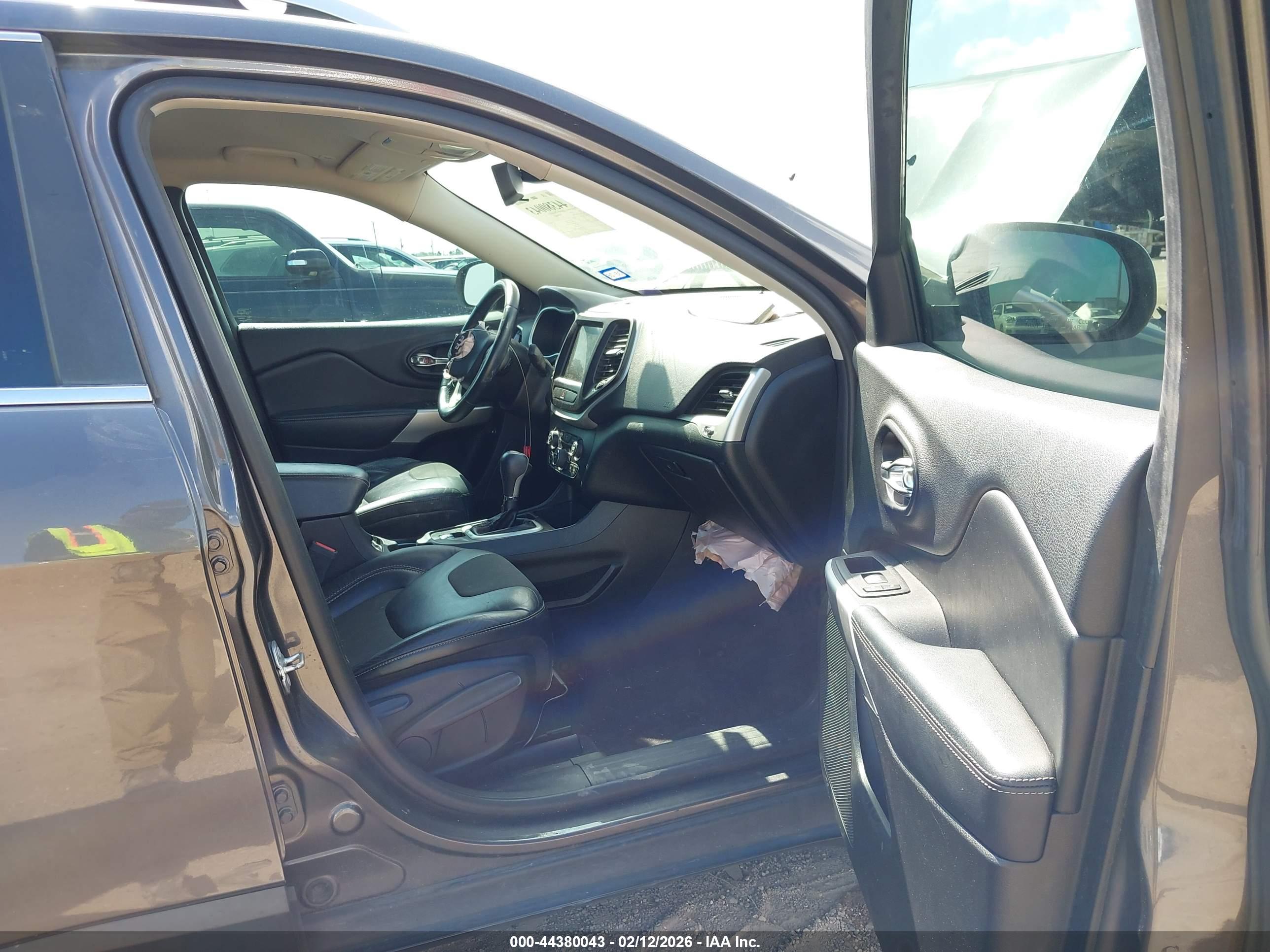 JEEP CHEROKEE image 5