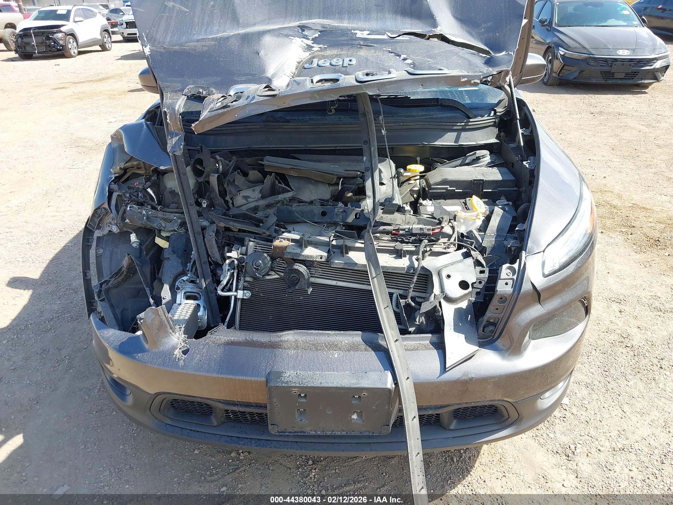 JEEP CHEROKEE image 6