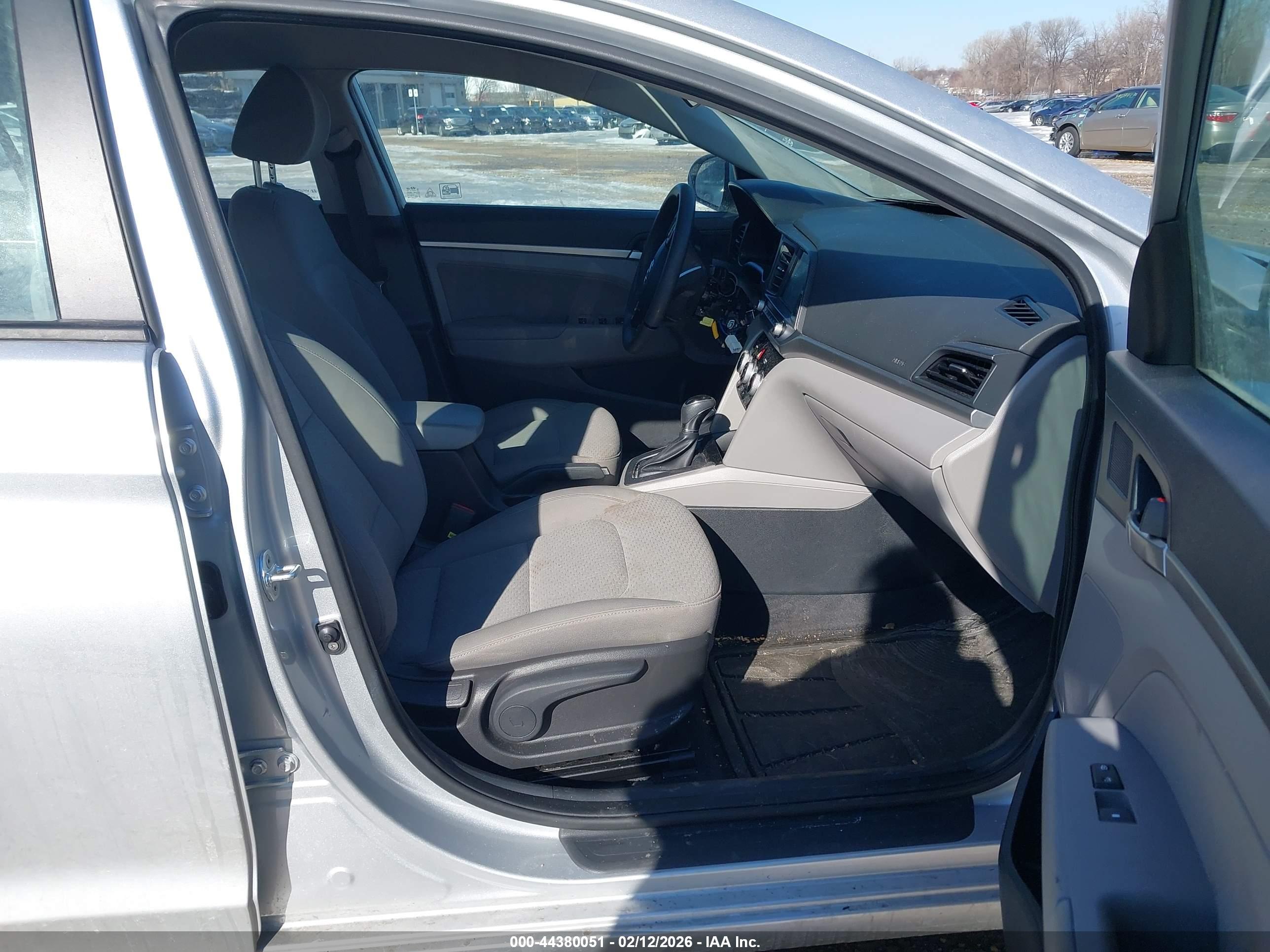 HYUNDAI ELANTRA image 5