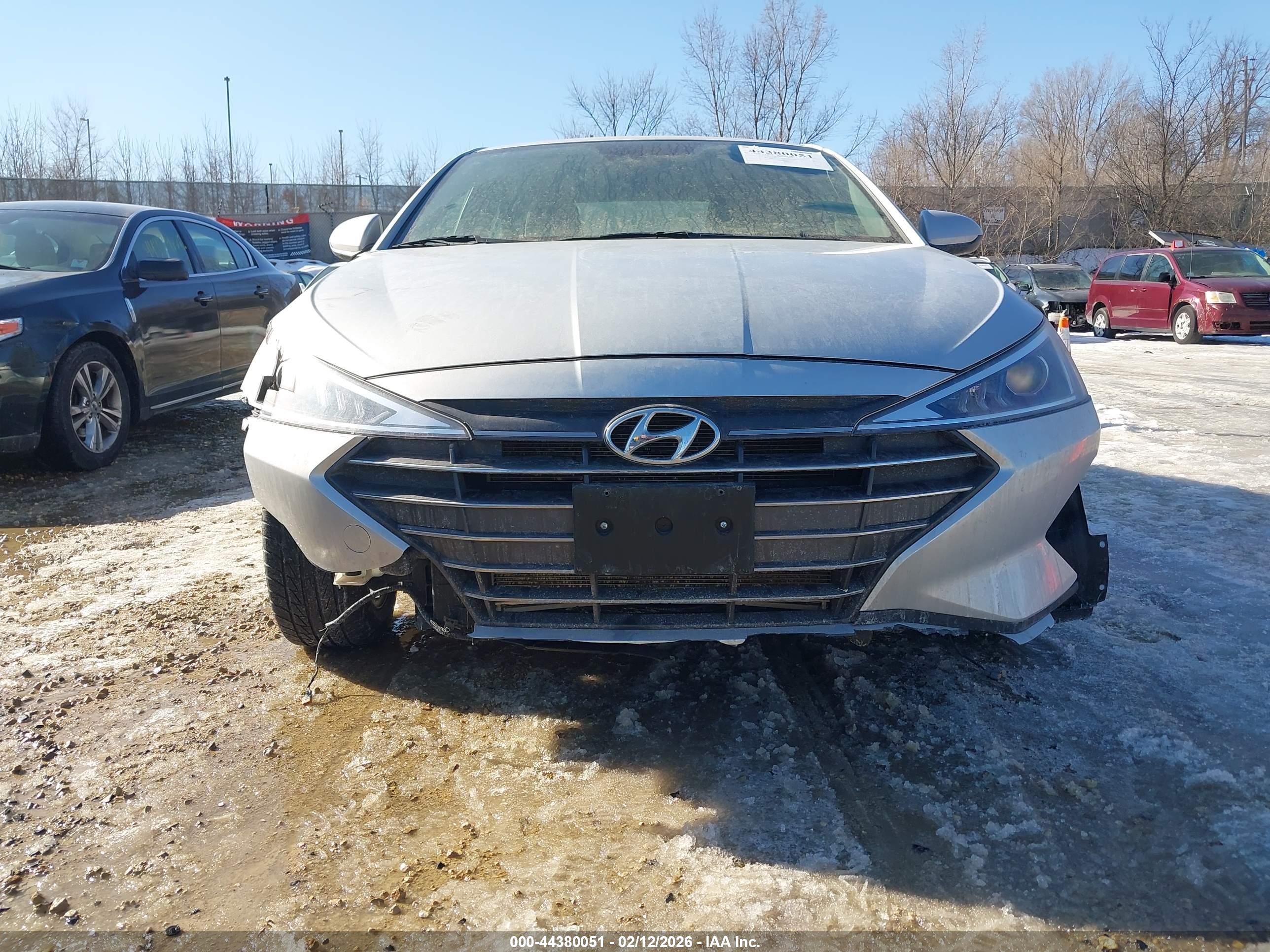 HYUNDAI ELANTRA image 6