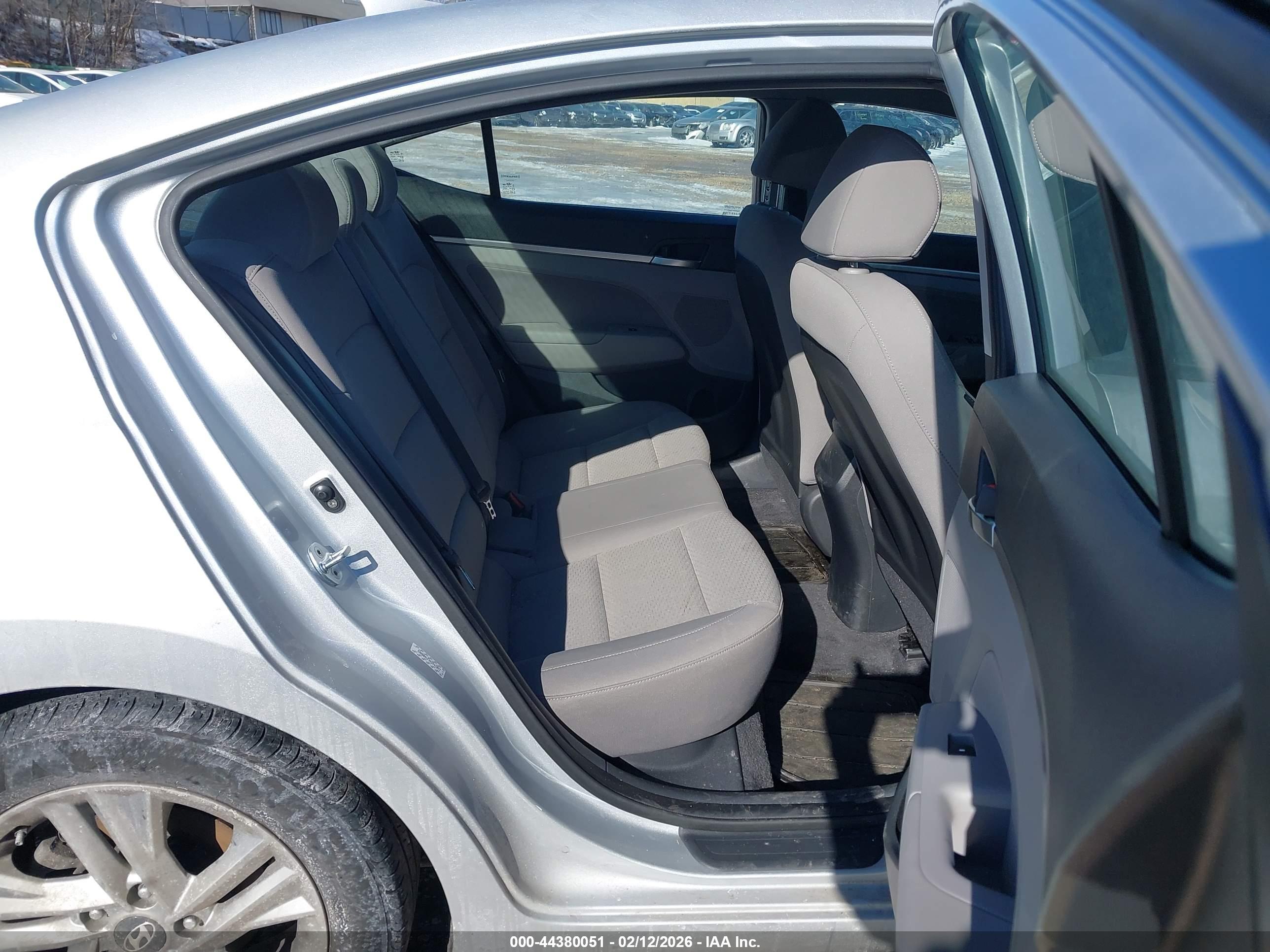 HYUNDAI ELANTRA image 8