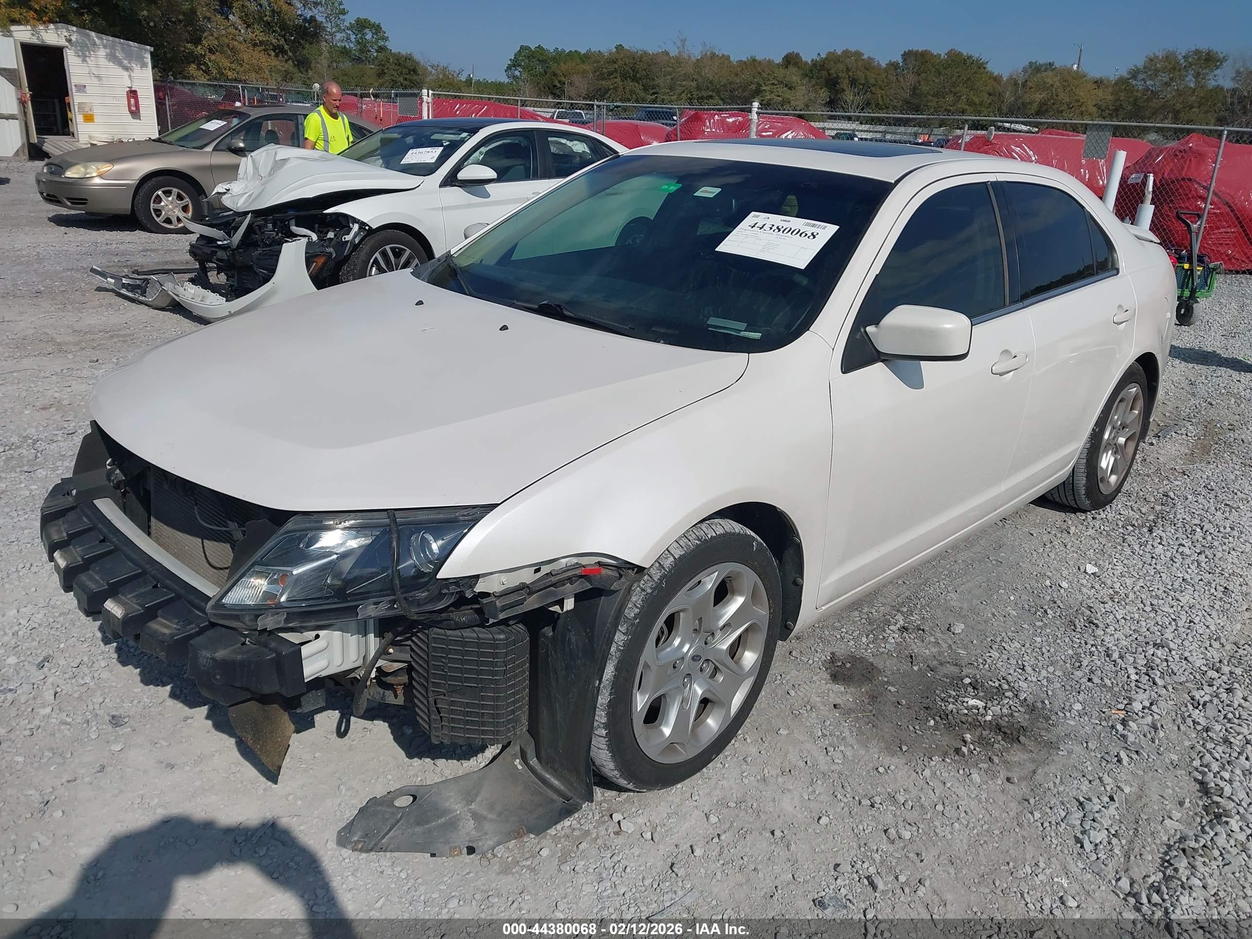 FORD FUSION image 2