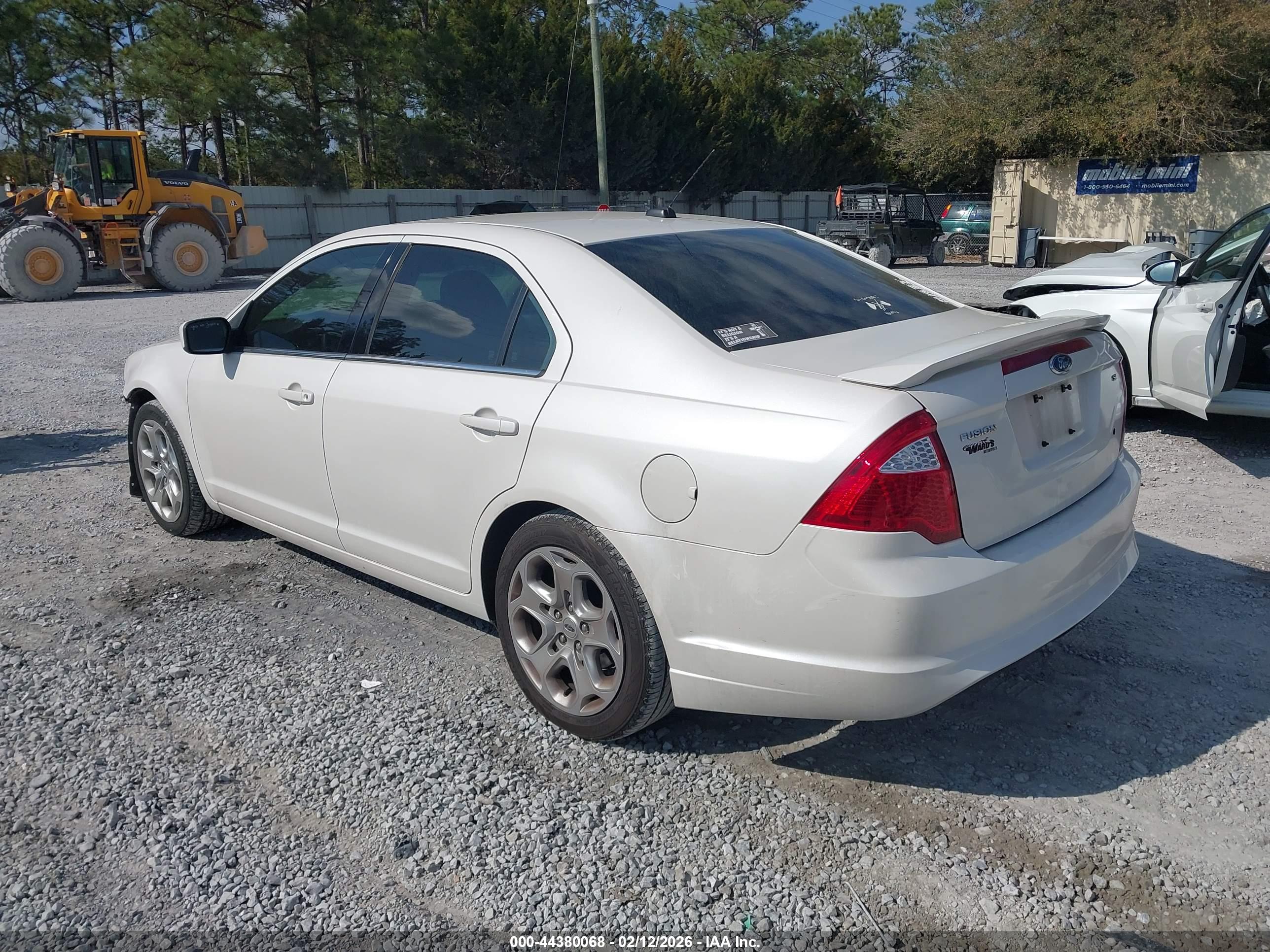 FORD FUSION image 3