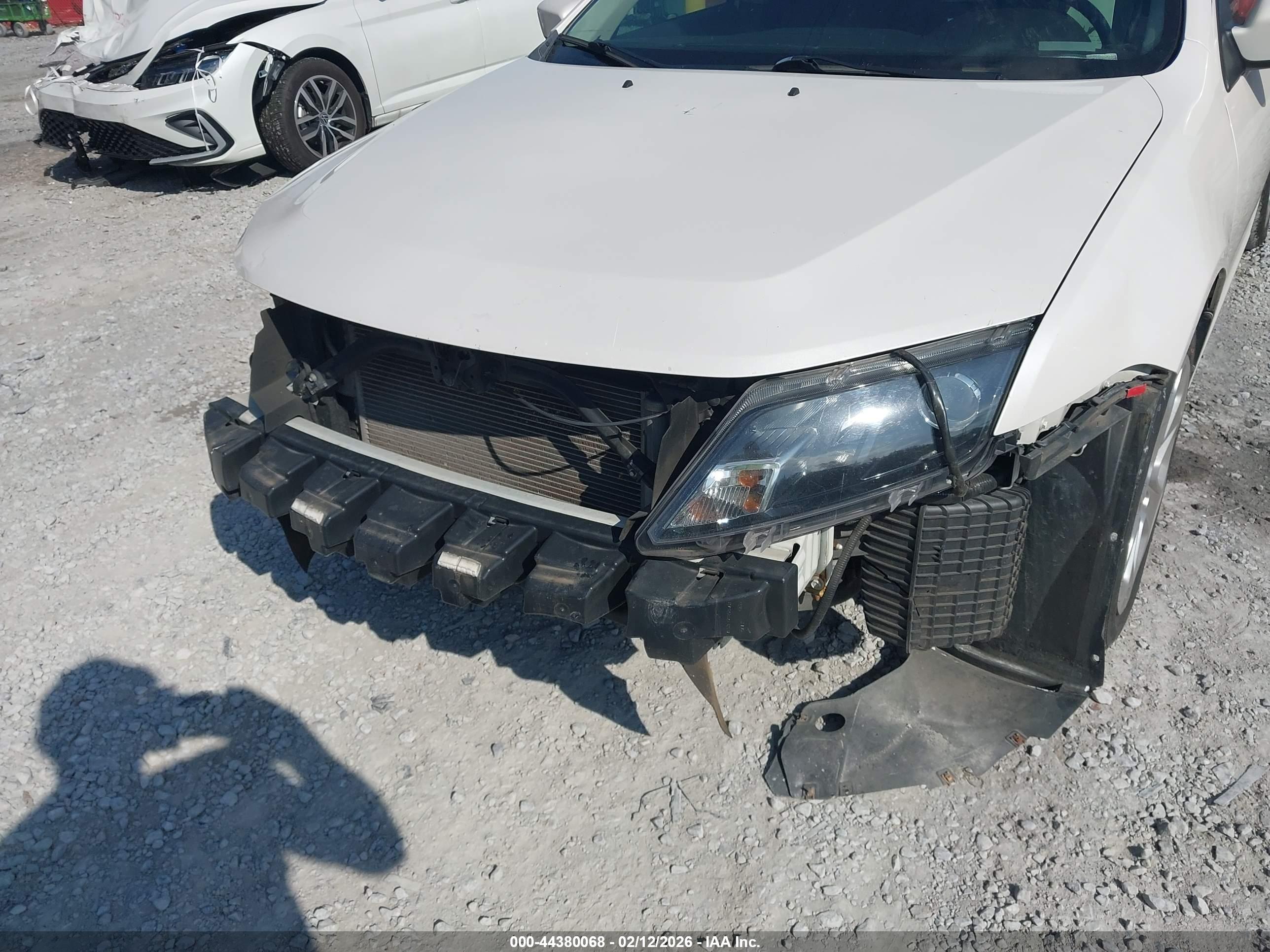 FORD FUSION image 6