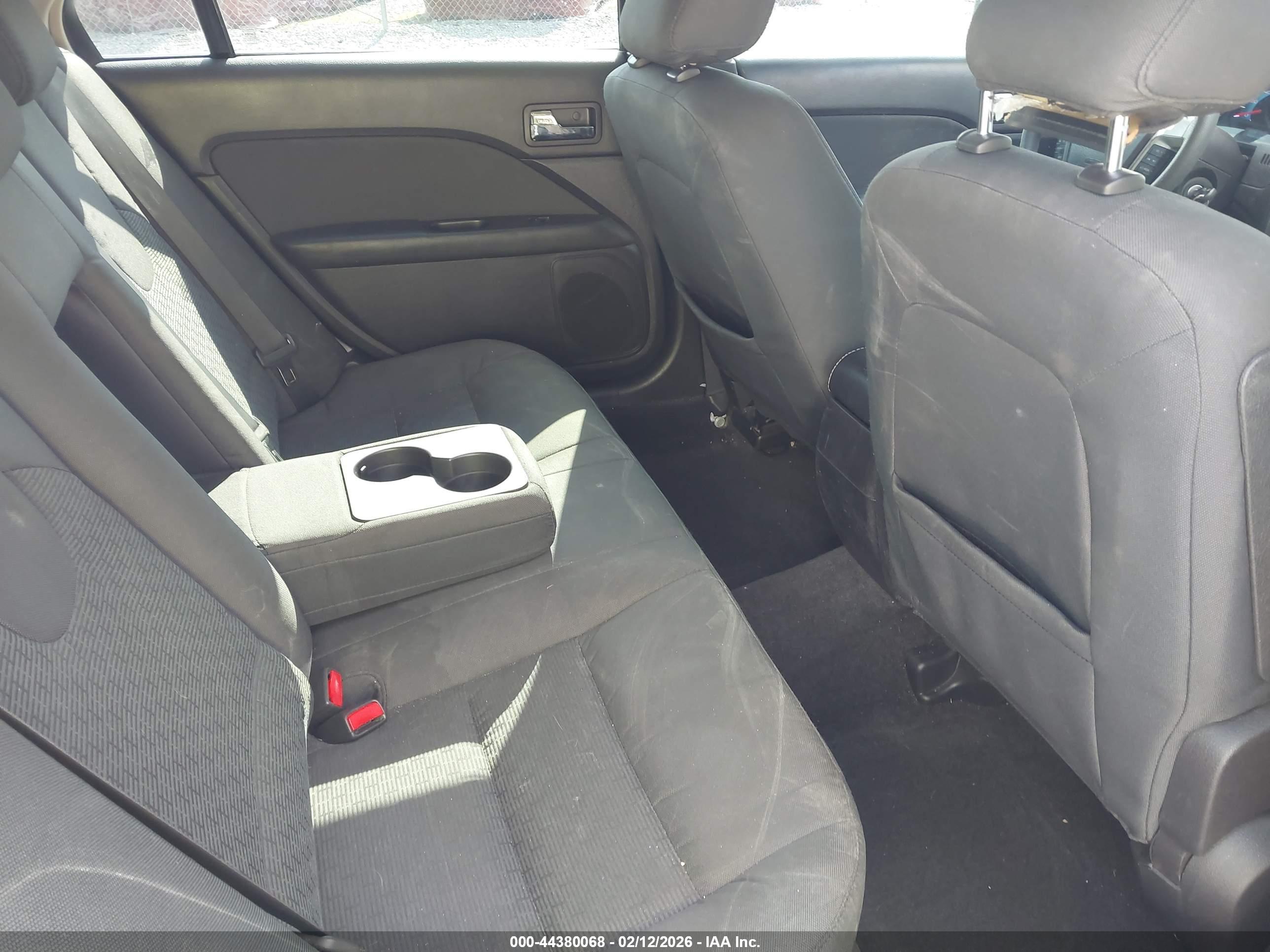 FORD FUSION image 8