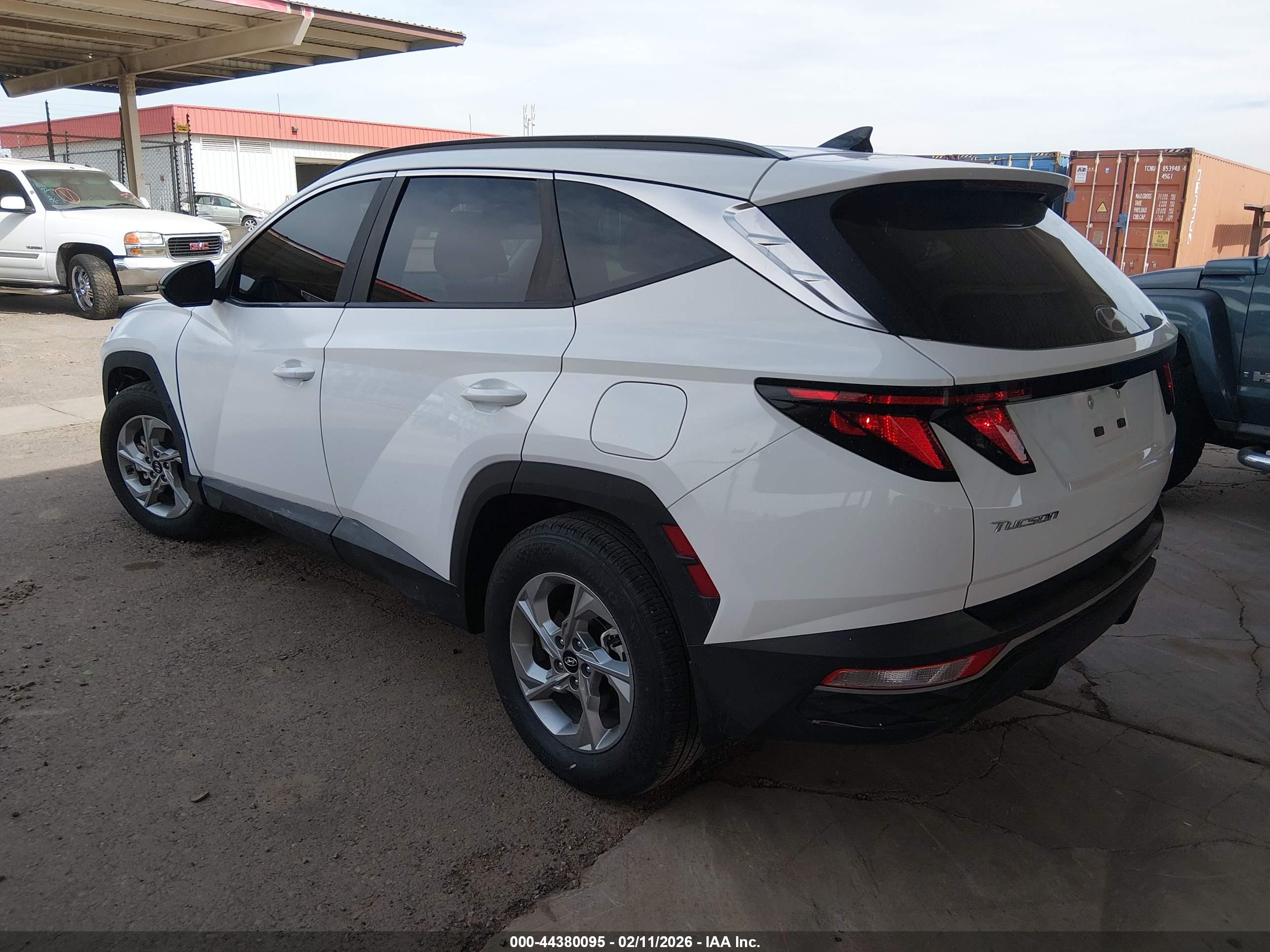HYUNDAI TUCSON image 3