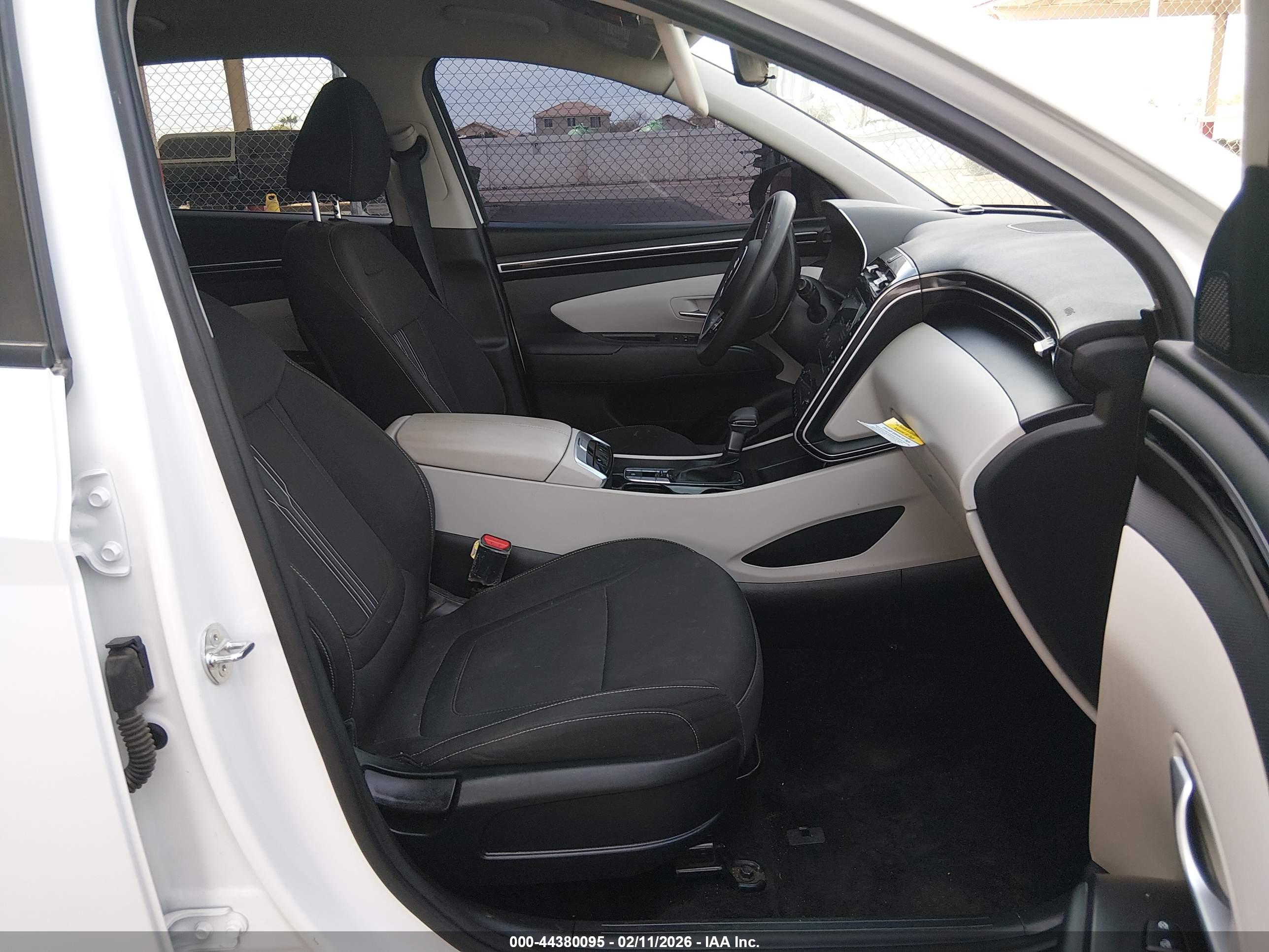 HYUNDAI TUCSON image 5