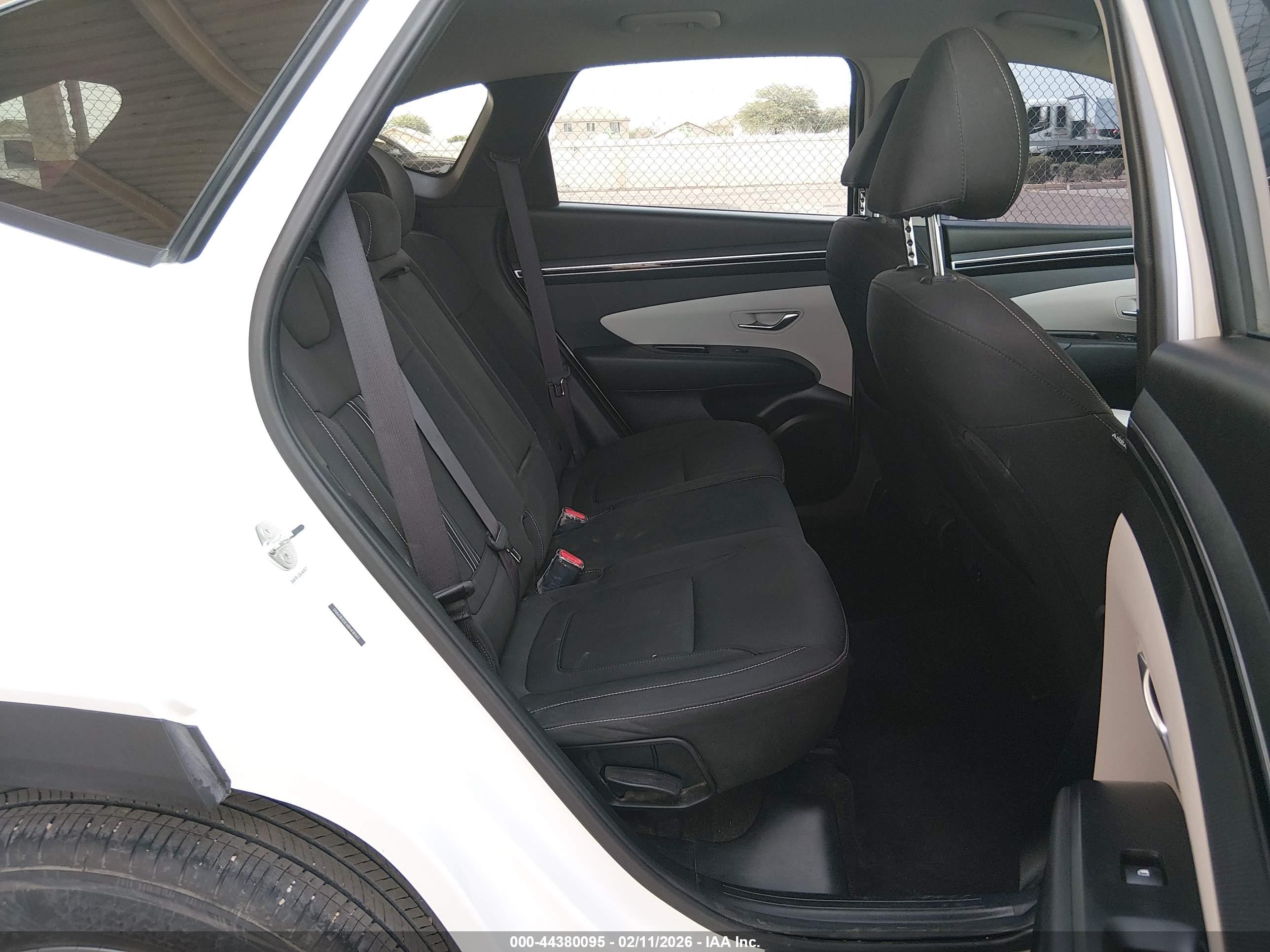 HYUNDAI TUCSON image 8