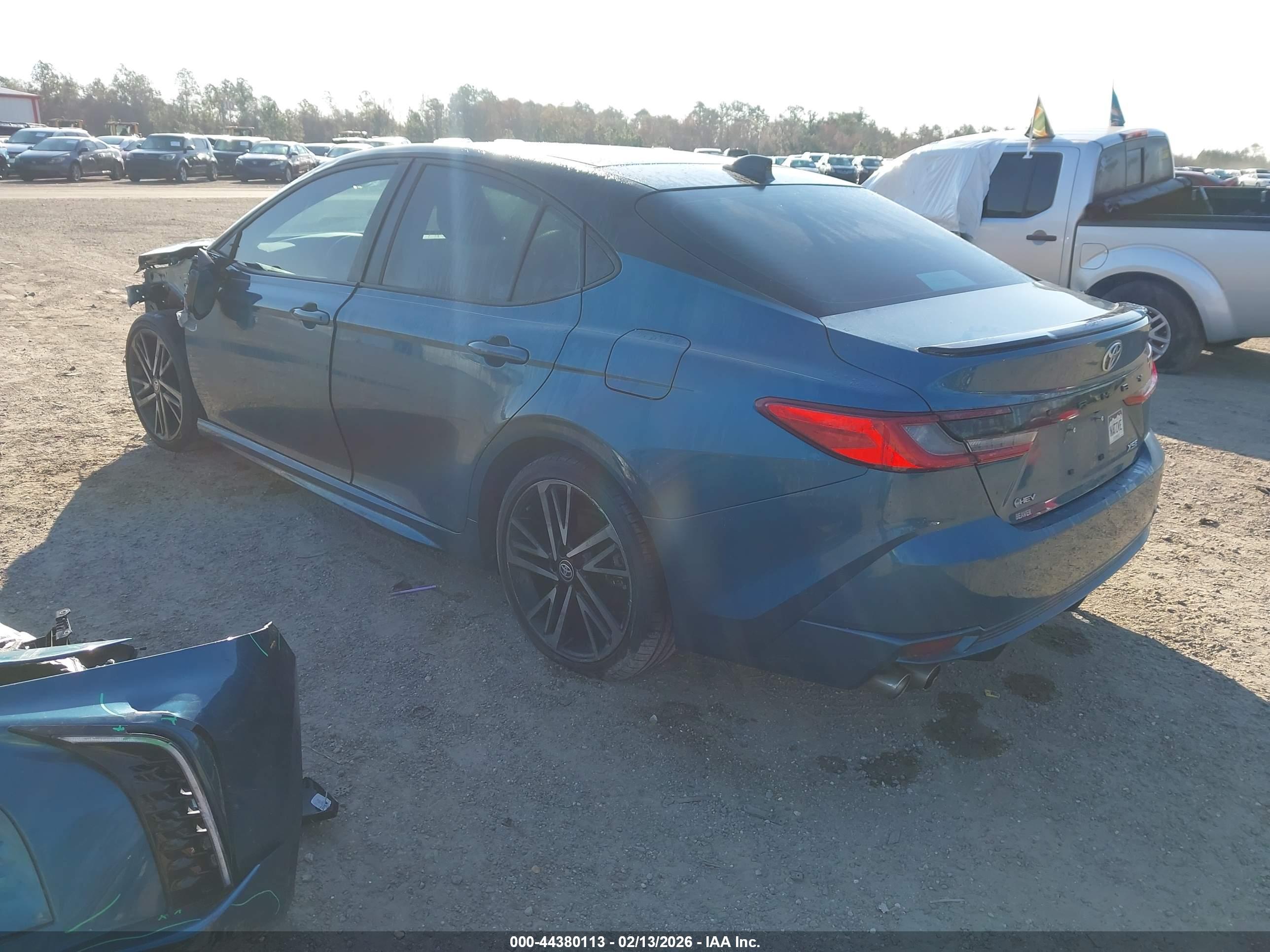 TOYOTA CAMRY image 3